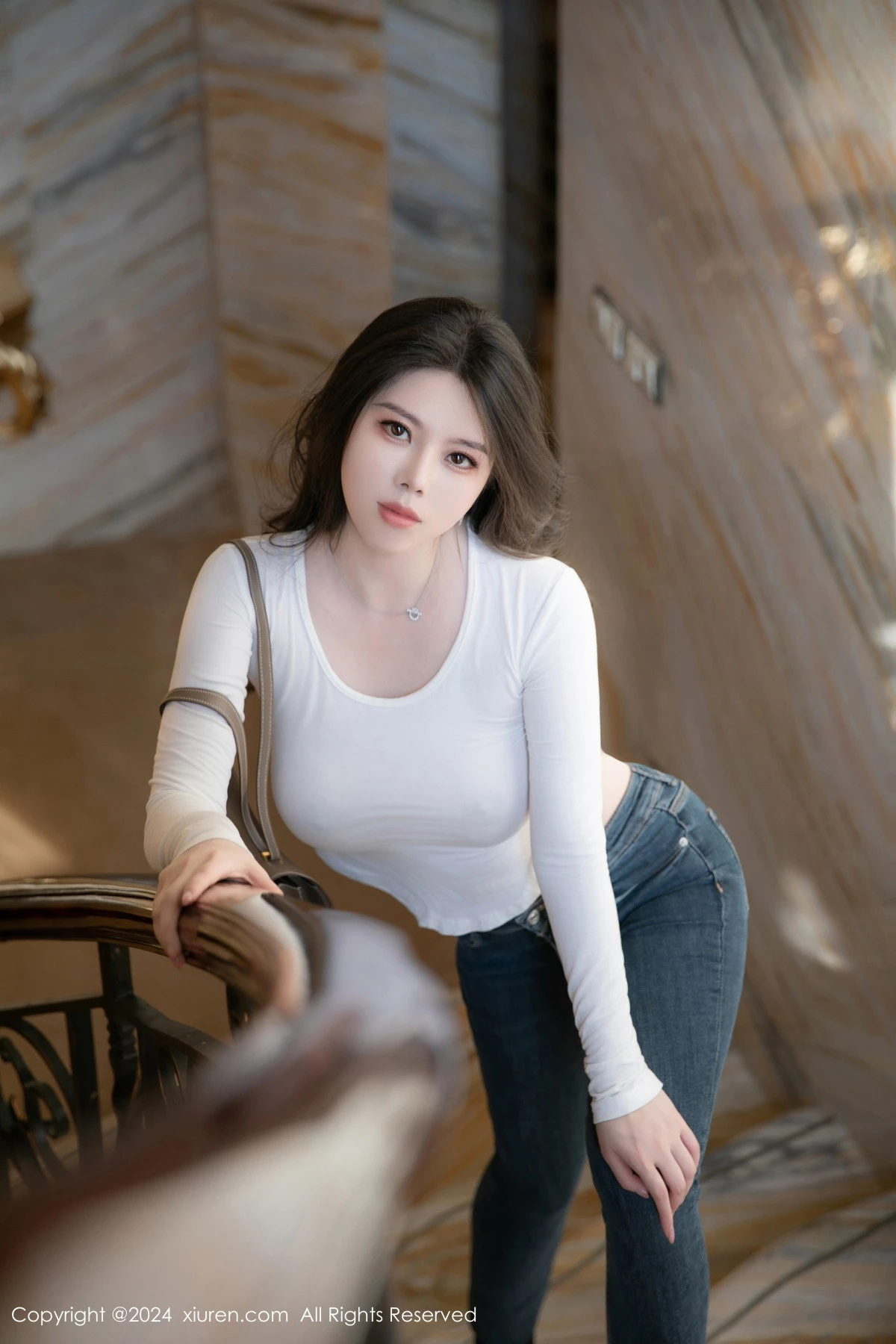 [[XiuRen秀人网]秀人网]No.8618_模特白茹雪性感白T恤配牛仔长裤露超薄黑丝秀丰腴身材诱惑写真82P