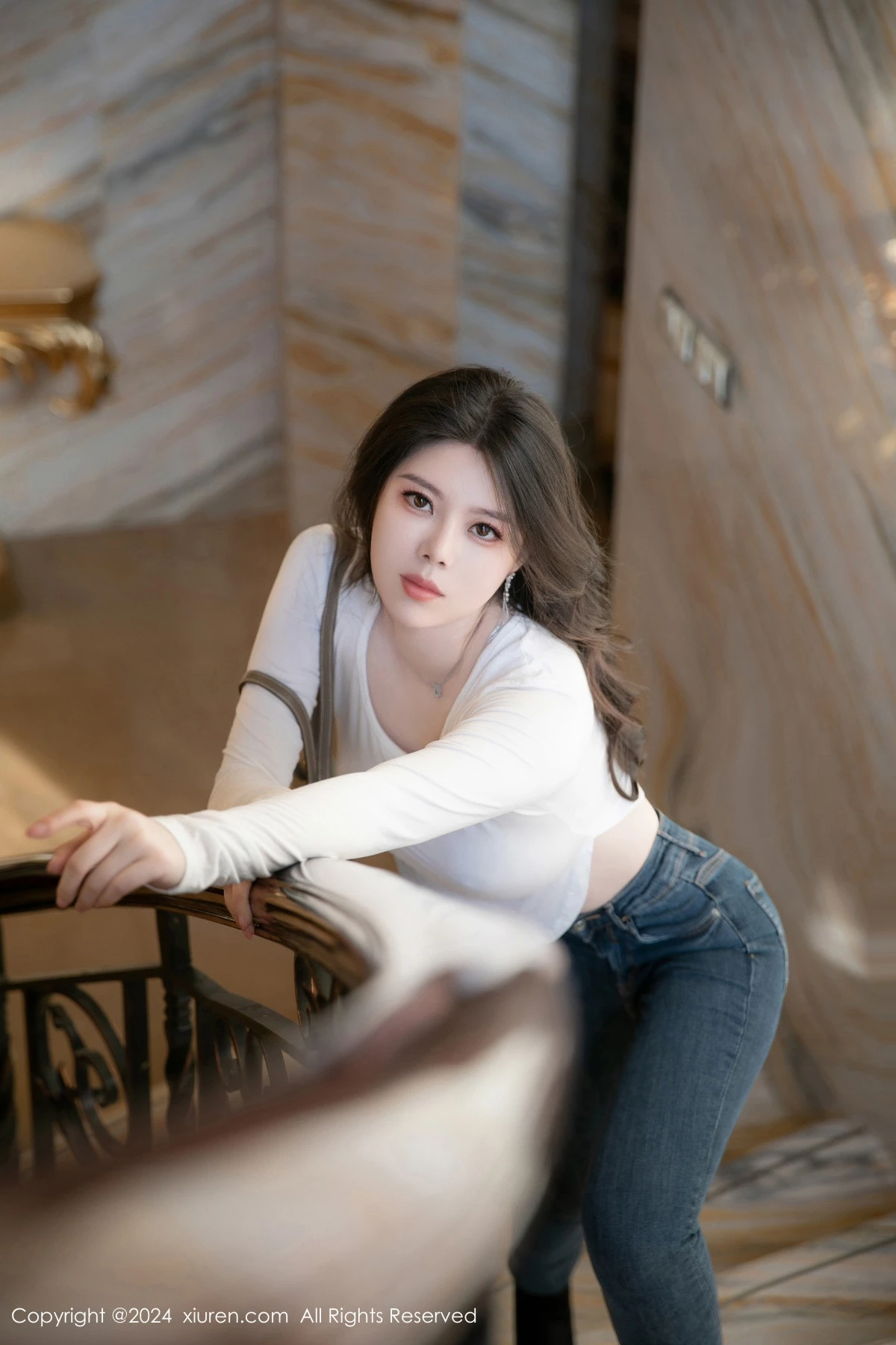 [[XiuRen秀人网]秀人网]No.8618_模特白茹雪性感白T恤配牛仔长裤露超薄黑丝秀丰腴身材诱惑写真82P