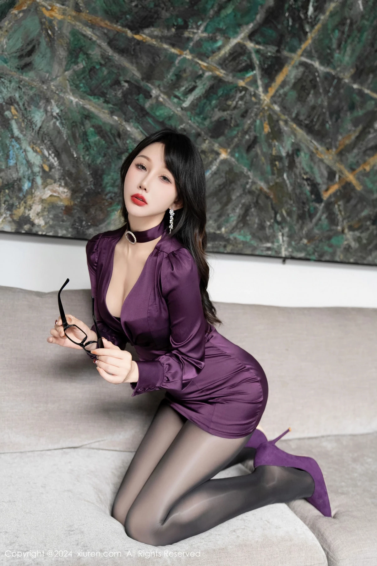 [[XiuRen秀人网]秀人网]No.8610_模特波巧酱性感紫色连衣短裙配超薄闪亮黑丝秀惹火身材诱惑写真84P