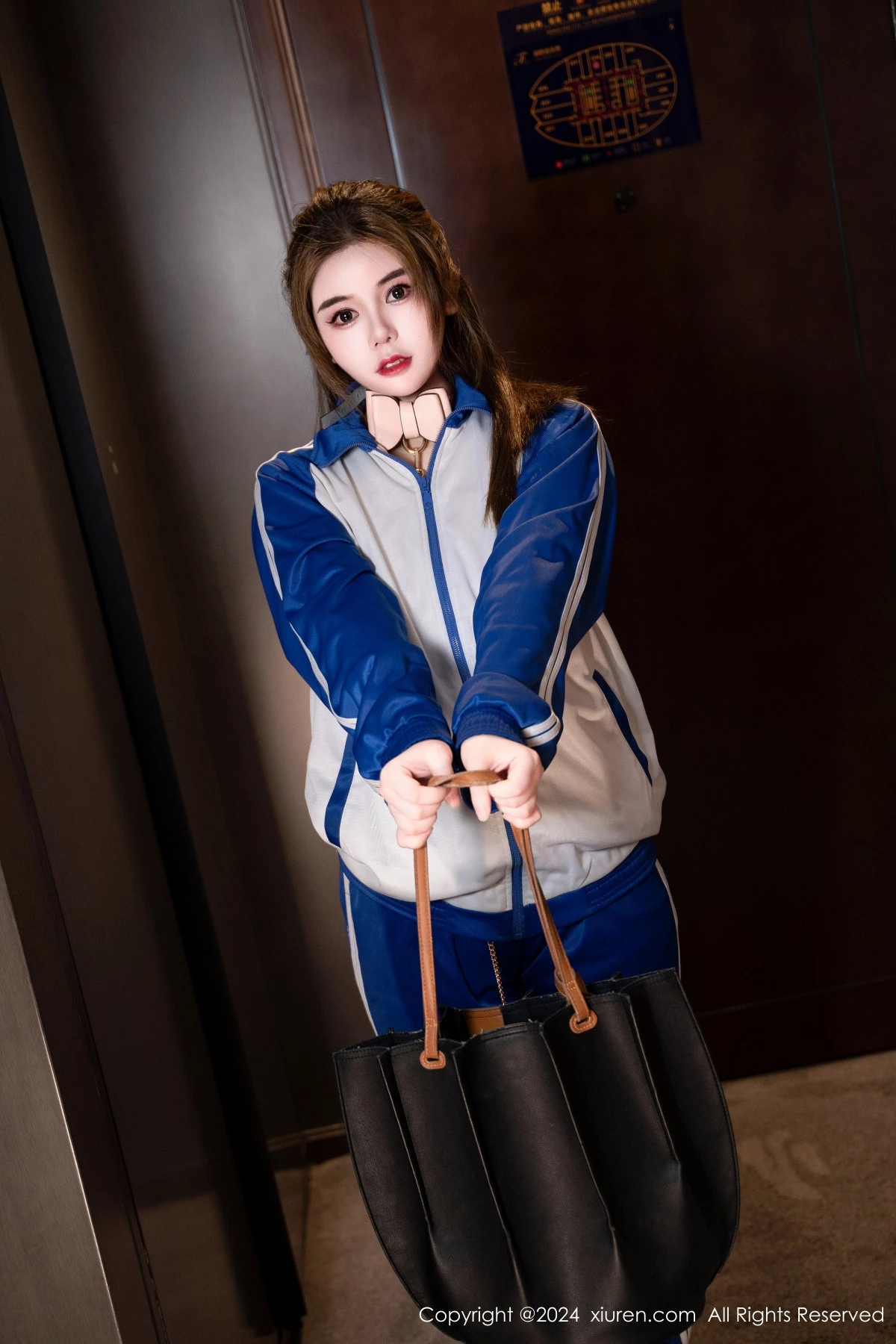 [[XiuRen秀人网]秀人网]No.8621_新人模特粉嫩嫩性感学妹服饰露粉色内衣配超薄肉丝迷人诱惑写真82P