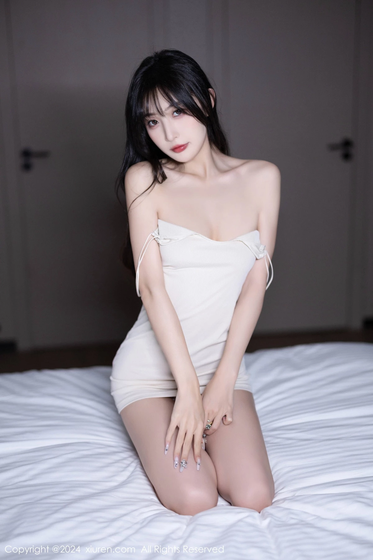 [[XiuRen秀人网]秀人网]No.8619_模特林星阑性感浅绿色露肩连衣短裙配超薄无内黑丝极致魅惑写真90P