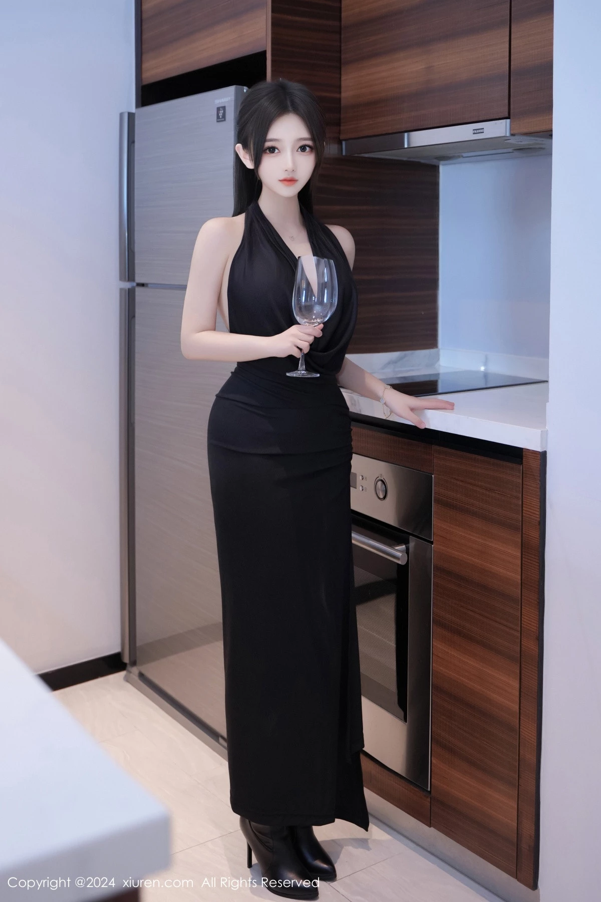 [[XiuRen秀人网]秀人网]No.8623_模特奶茶味的包子性感黑色连衣长裙配黑皮靴秀丰腴身材诱惑写真62P