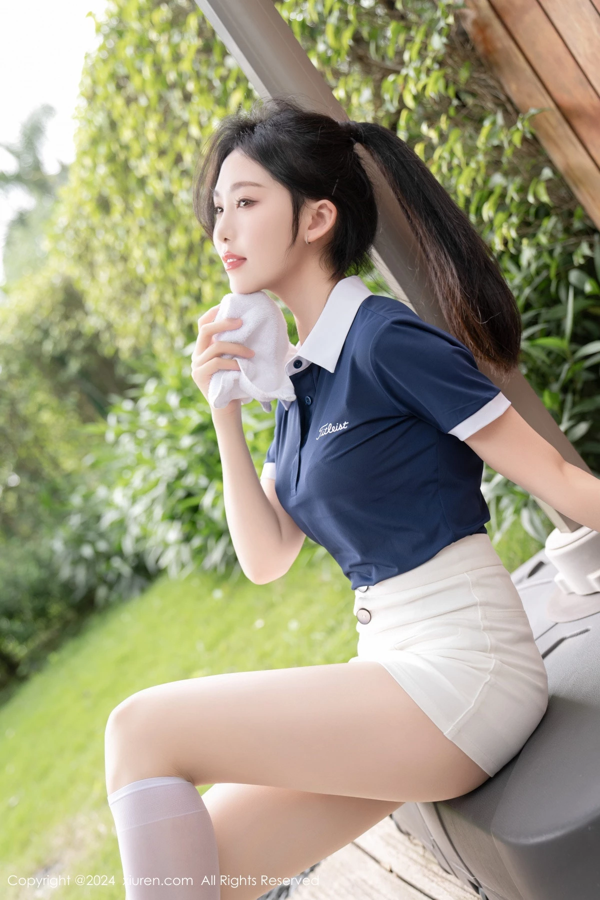 [[XiuRen秀人网]秀人网]No.8625_模特利世高尔夫场景性感白色内衣配超薄肉丝秀曼妙身姿诱惑写真88P