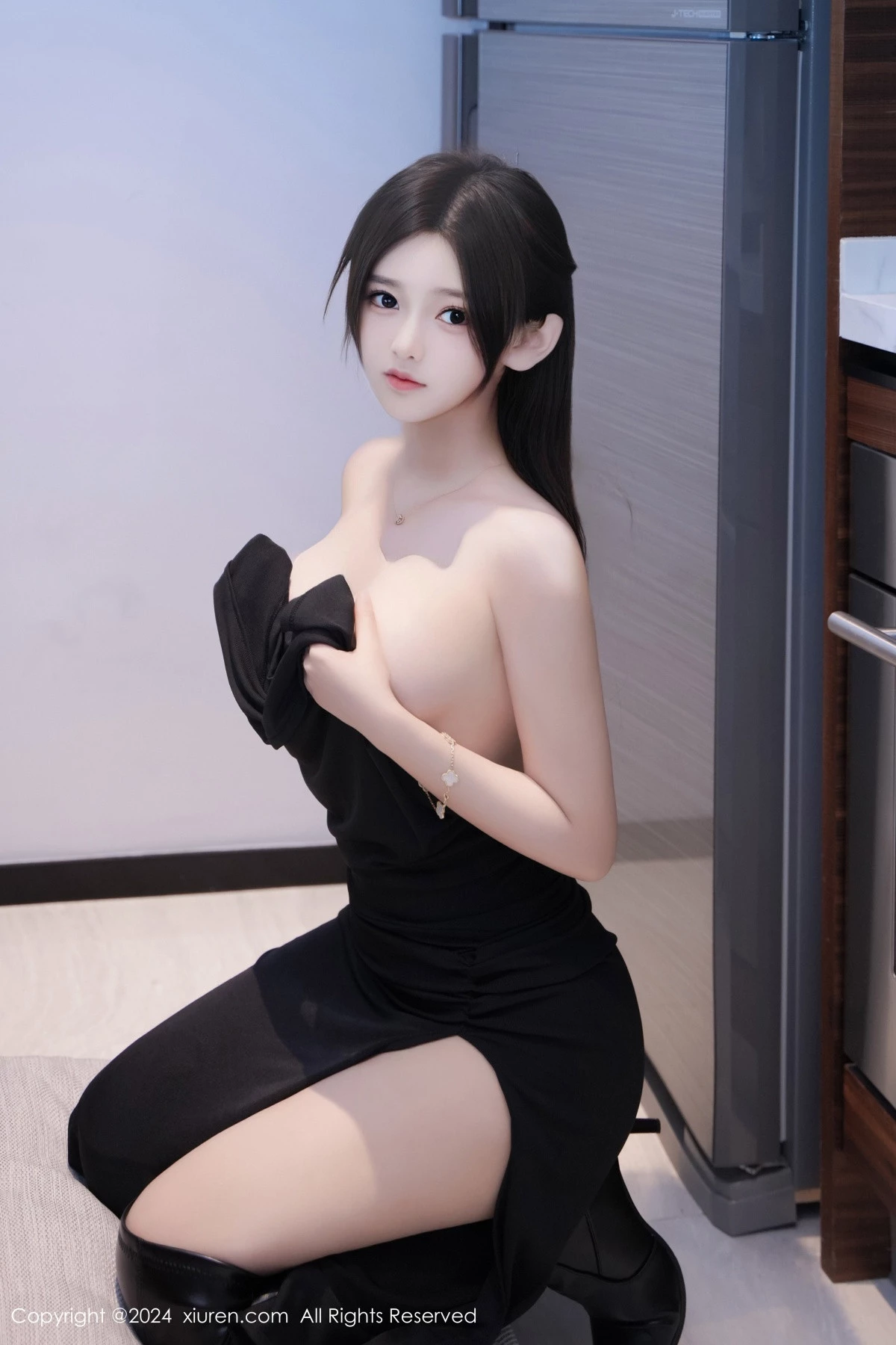 [[XiuRen秀人网]秀人网]No.8623_模特奶茶味的包子性感黑色连衣长裙配黑皮靴秀丰腴身材诱惑写真62P