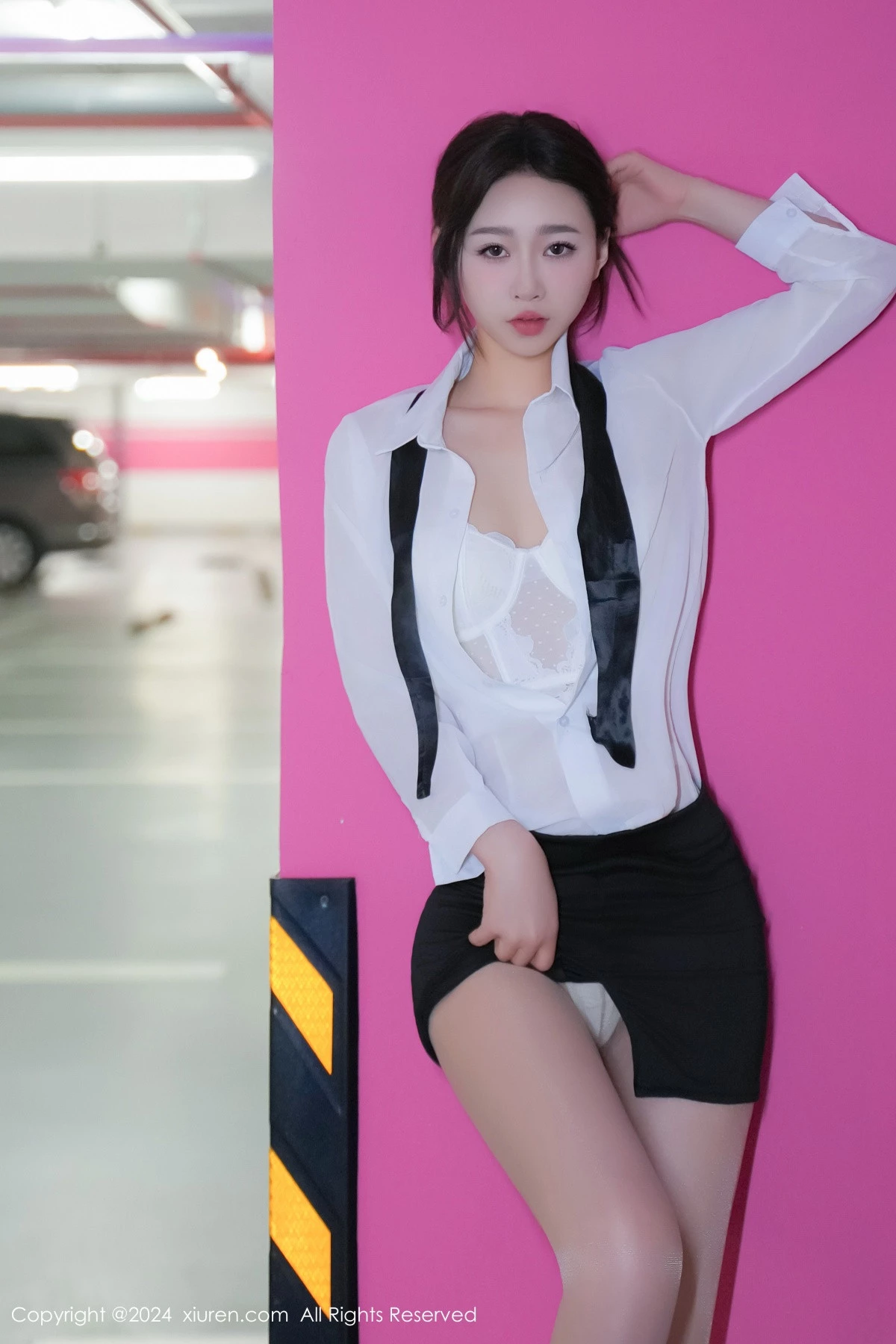 [[XiuRen秀人网]秀人网]No.8613_模特软糖爱喝奶车内场景性感白色内衣配超薄肉丝完美诱惑写真68P