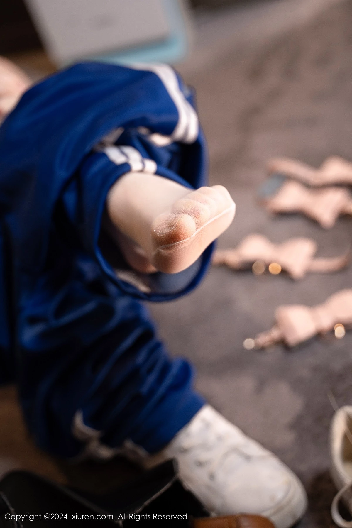 [[XiuRen秀人网]秀人网]No.8621_新人模特粉嫩嫩性感学妹服饰露粉色内衣配超薄肉丝迷人诱惑写真82P