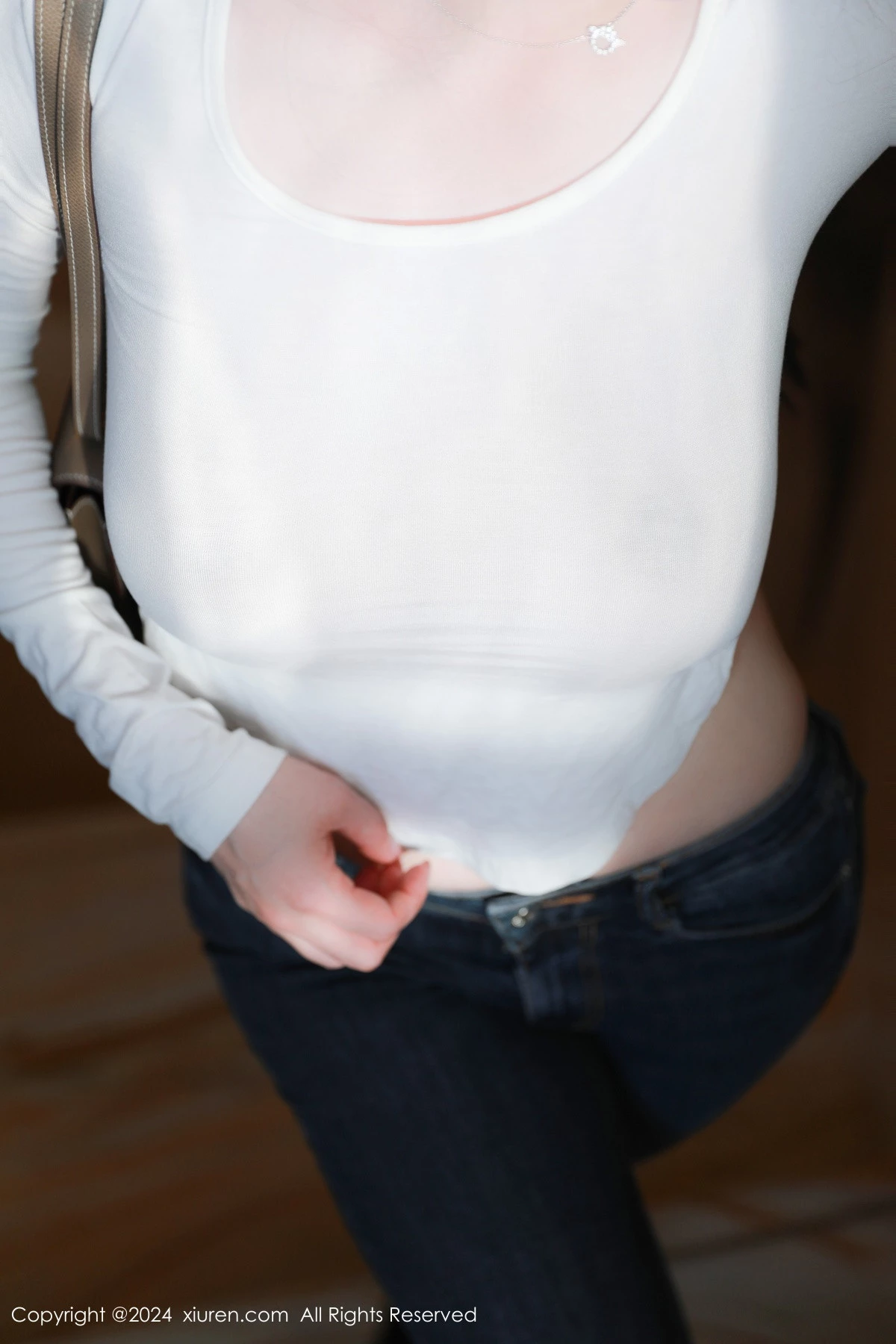 [[XiuRen秀人网]秀人网]No.8618_模特白茹雪性感白T恤配牛仔长裤露超薄黑丝秀丰腴身材诱惑写真82P