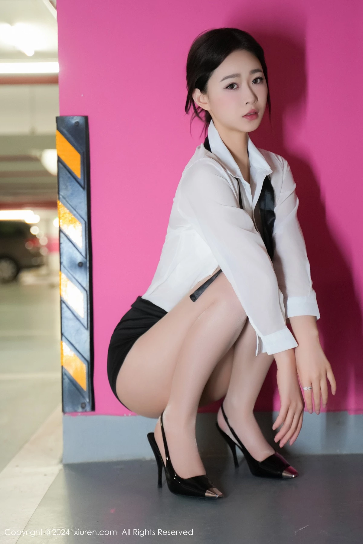 [[XiuRen秀人网]秀人网]No.8613_模特软糖爱喝奶车内场景性感白色内衣配超薄肉丝完美诱惑写真68P