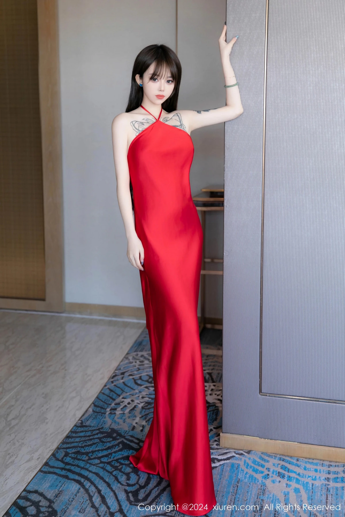 [[XiuRen秀人网]秀人网]No.8630_模特奶瓶性感红色长裙露黑色内衣配超薄黑丝秀曼妙身姿诱惑写真90P