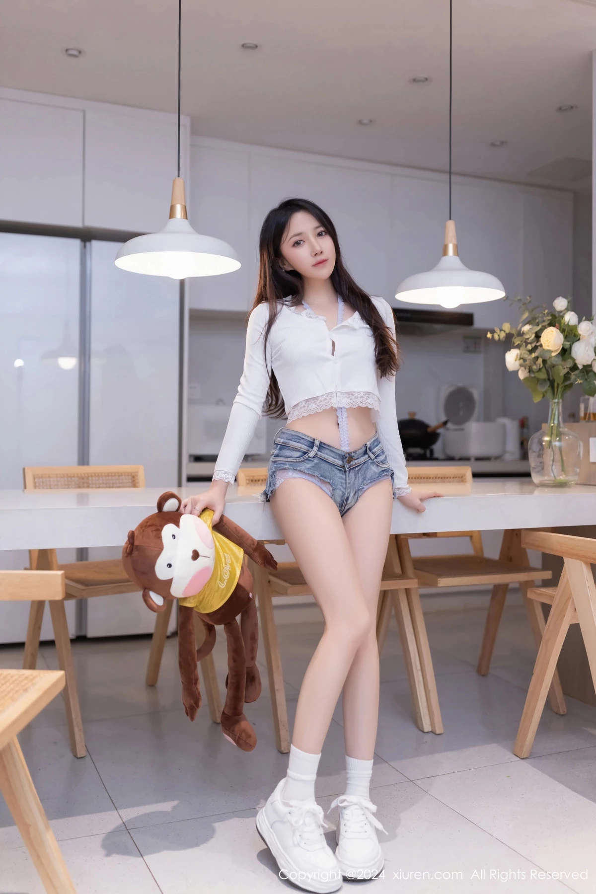 [[XiuRen秀人网]秀人网]No.8639_模特鱼子酱Fish性感白色短T配紫色情趣内衣秀曼妙身姿诱惑写真80P