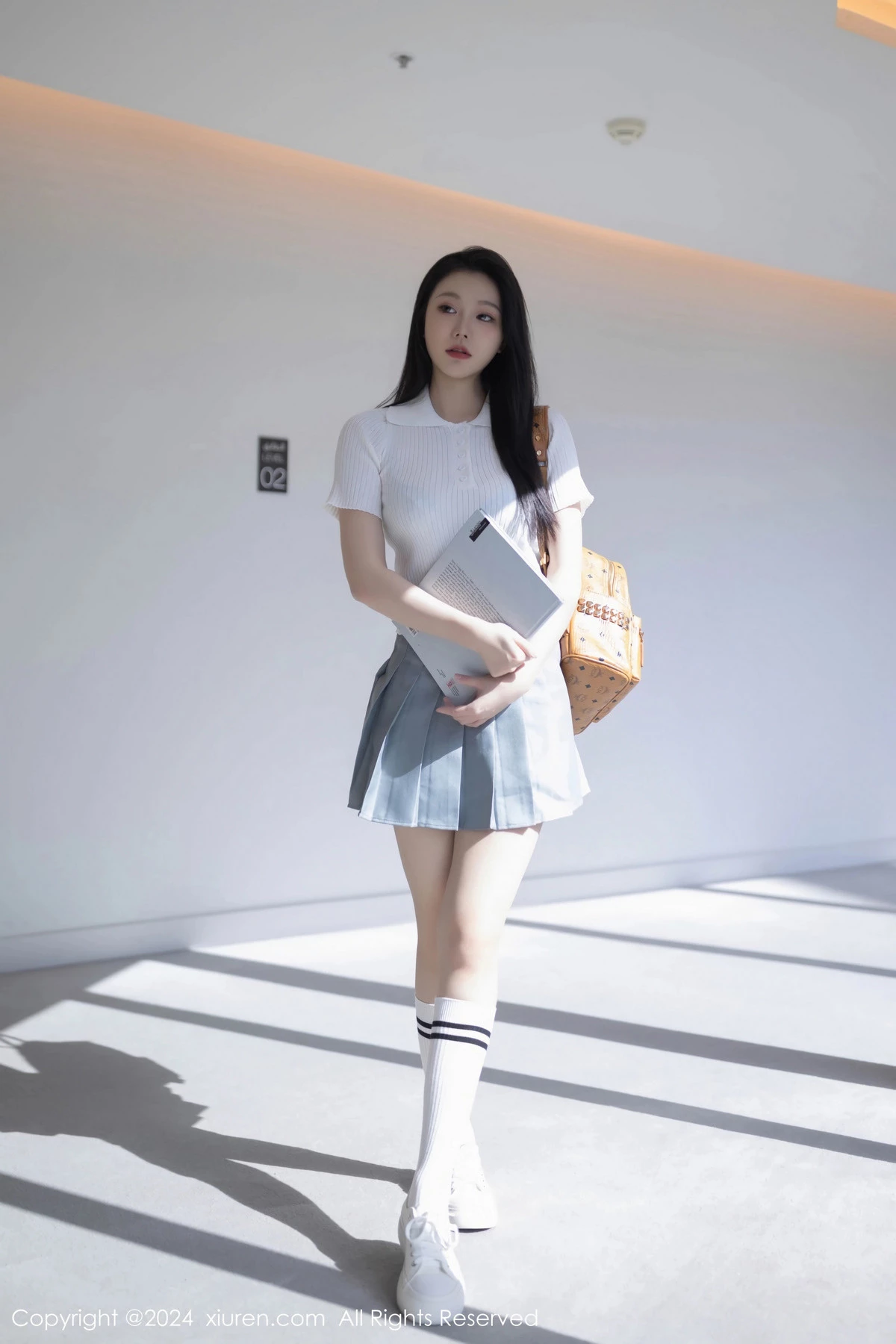 [[XiuRen秀人网]秀人网]No.8649_模特安然anran性感白色上衣配灰色短裙露蕾丝内衣撩人诱惑写真80P