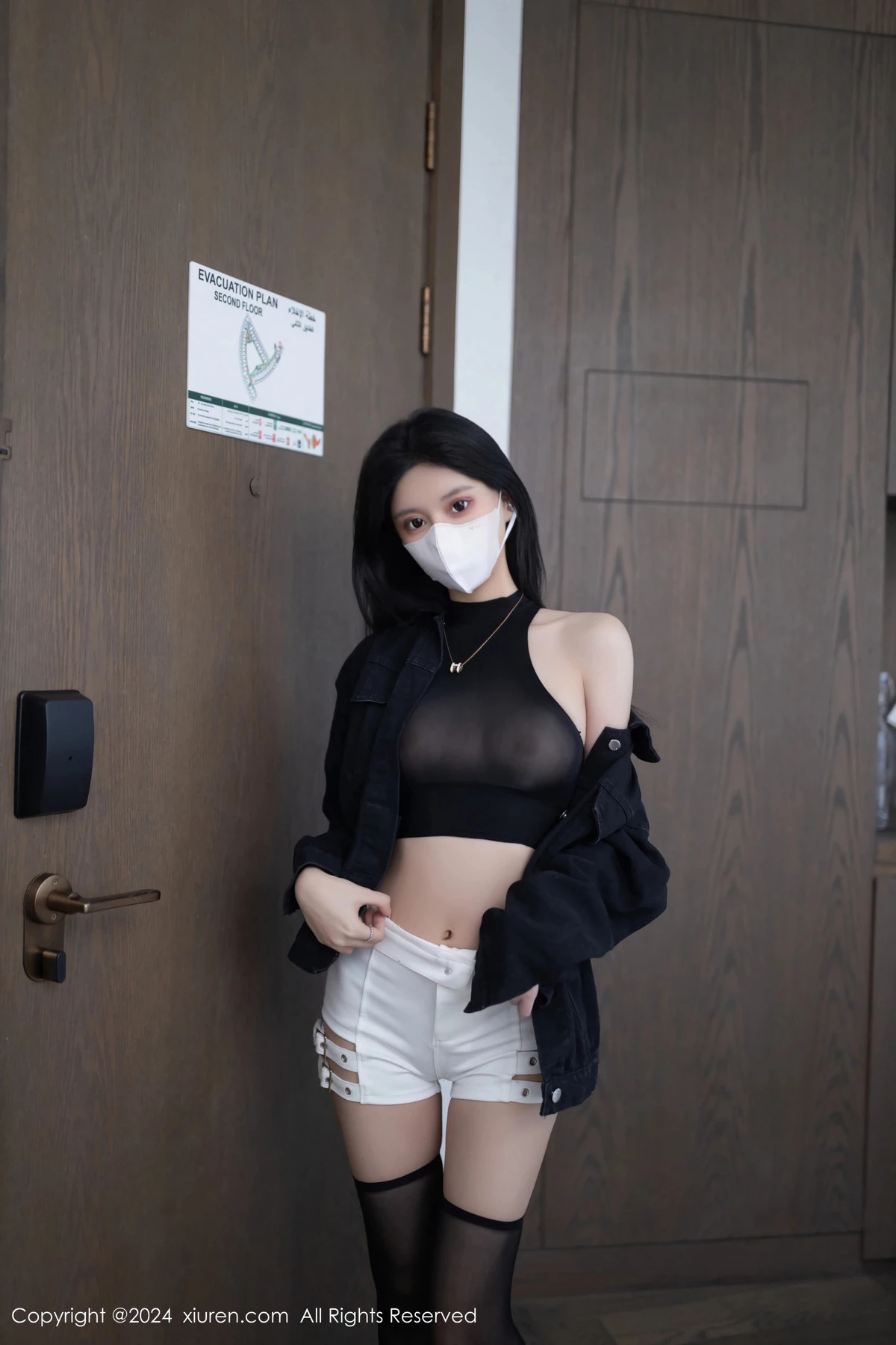 [[XiuRen秀人网]秀人网]No.8636_模特幼幼黑色外衣露性感黑色轻透内衣配黑丝袜秀美腿诱惑写真80P