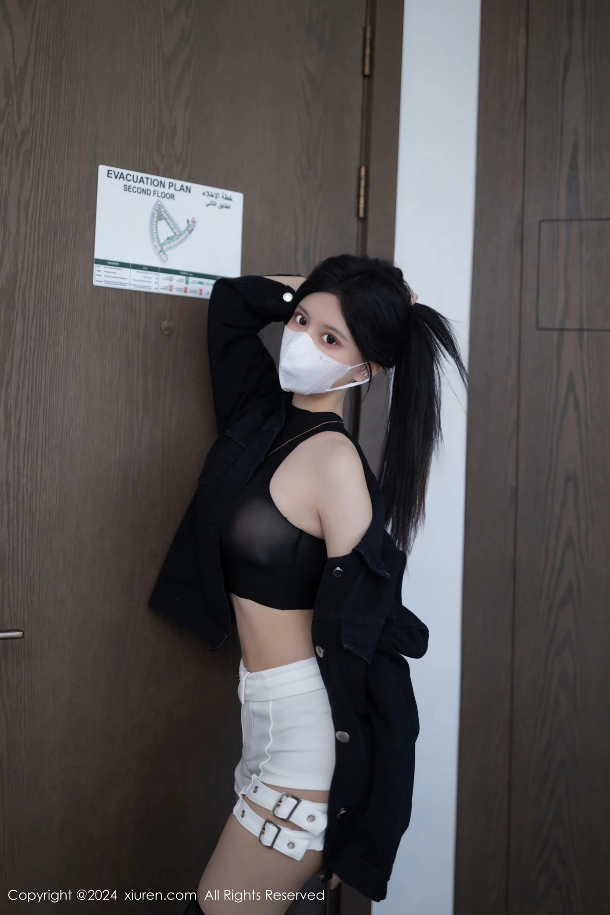 [[XiuRen秀人网]秀人网]No.8636_模特幼幼黑色外衣露性感黑色轻透内衣配黑丝袜秀美腿诱惑写真80P