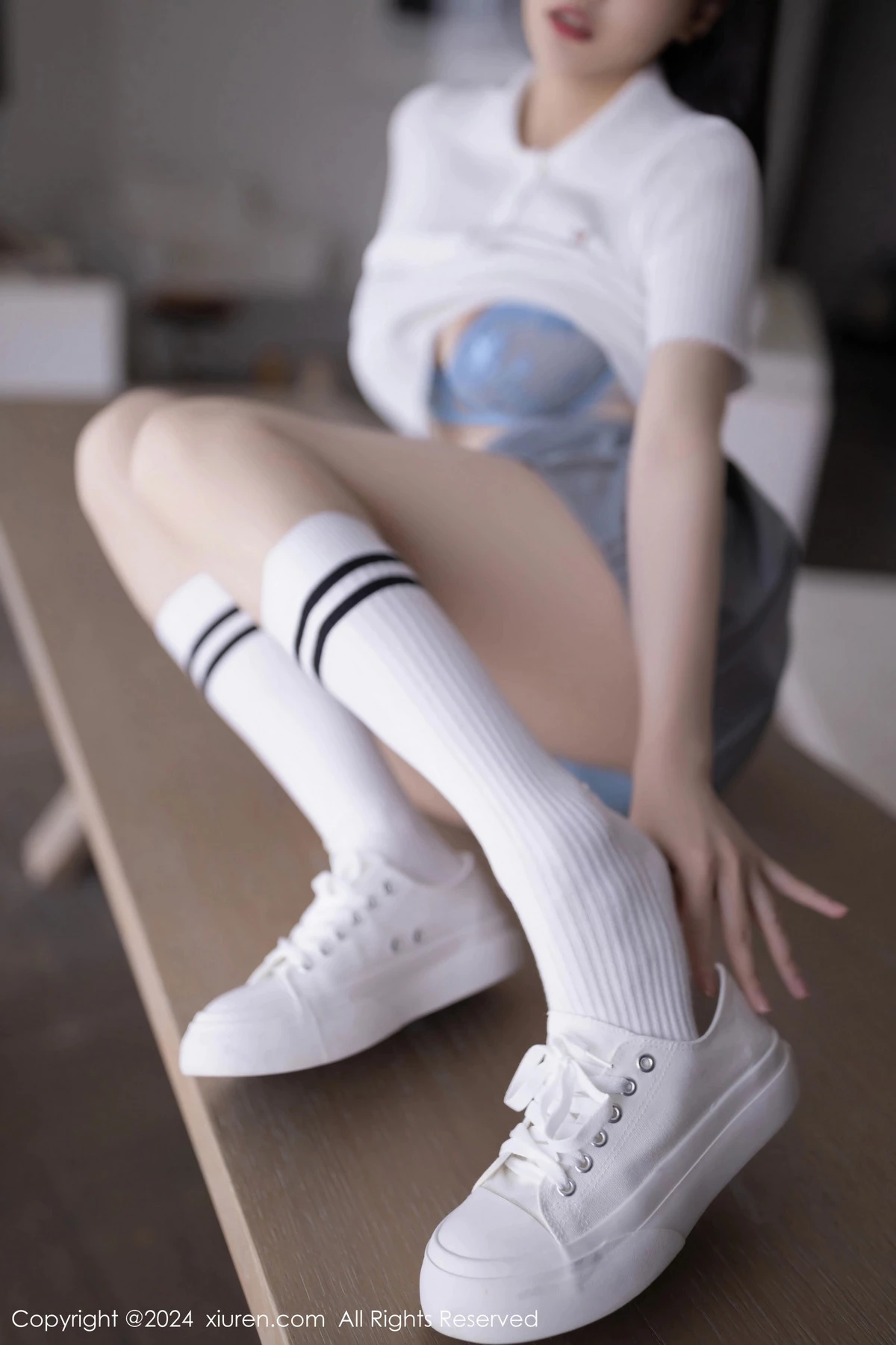 [[XiuRen秀人网]秀人网]No.8649_模特安然anran性感白色上衣配灰色短裙露蕾丝内衣撩人诱惑写真80P