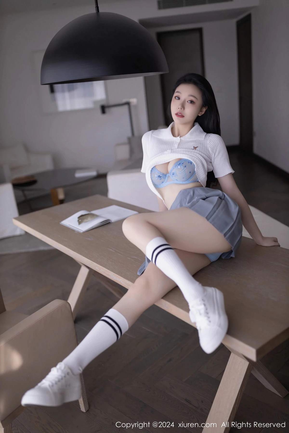 [[XiuRen秀人网]秀人网]No.8649_模特安然anran性感白色上衣配灰色短裙露蕾丝内衣撩人诱惑写真80P