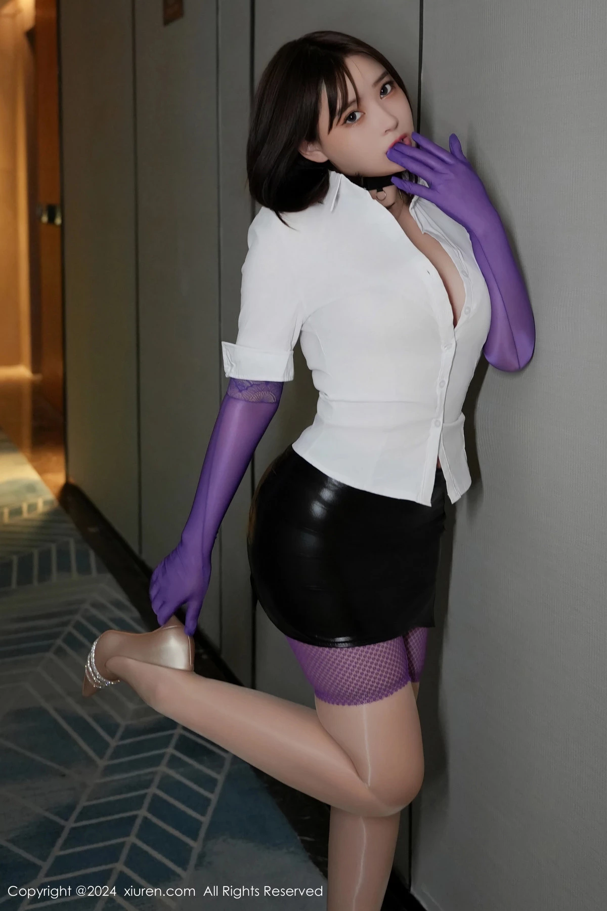 [[XiuRen秀人网]秀人网]No.8640_模特nana豆酱性感白T配黑皮短裙露紫色丝袜秀翘臀美腿诱惑写真87P