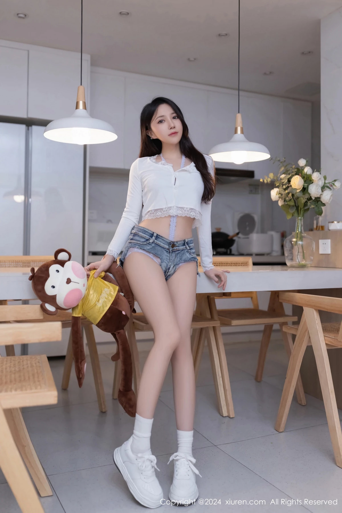 [[XiuRen秀人网]秀人网]No.8639_模特鱼子酱Fish性感白色短T配紫色情趣内衣秀曼妙身姿诱惑写真80P