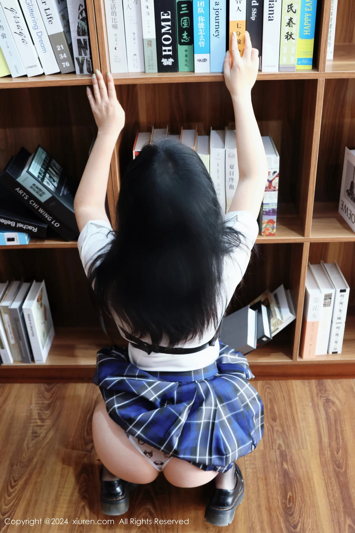 [[XiuRen秀人网]秀人网]No.8637_模特小薯条nienie图书馆场景JK制服配黑丝袜秀完美身材诱惑写真80P