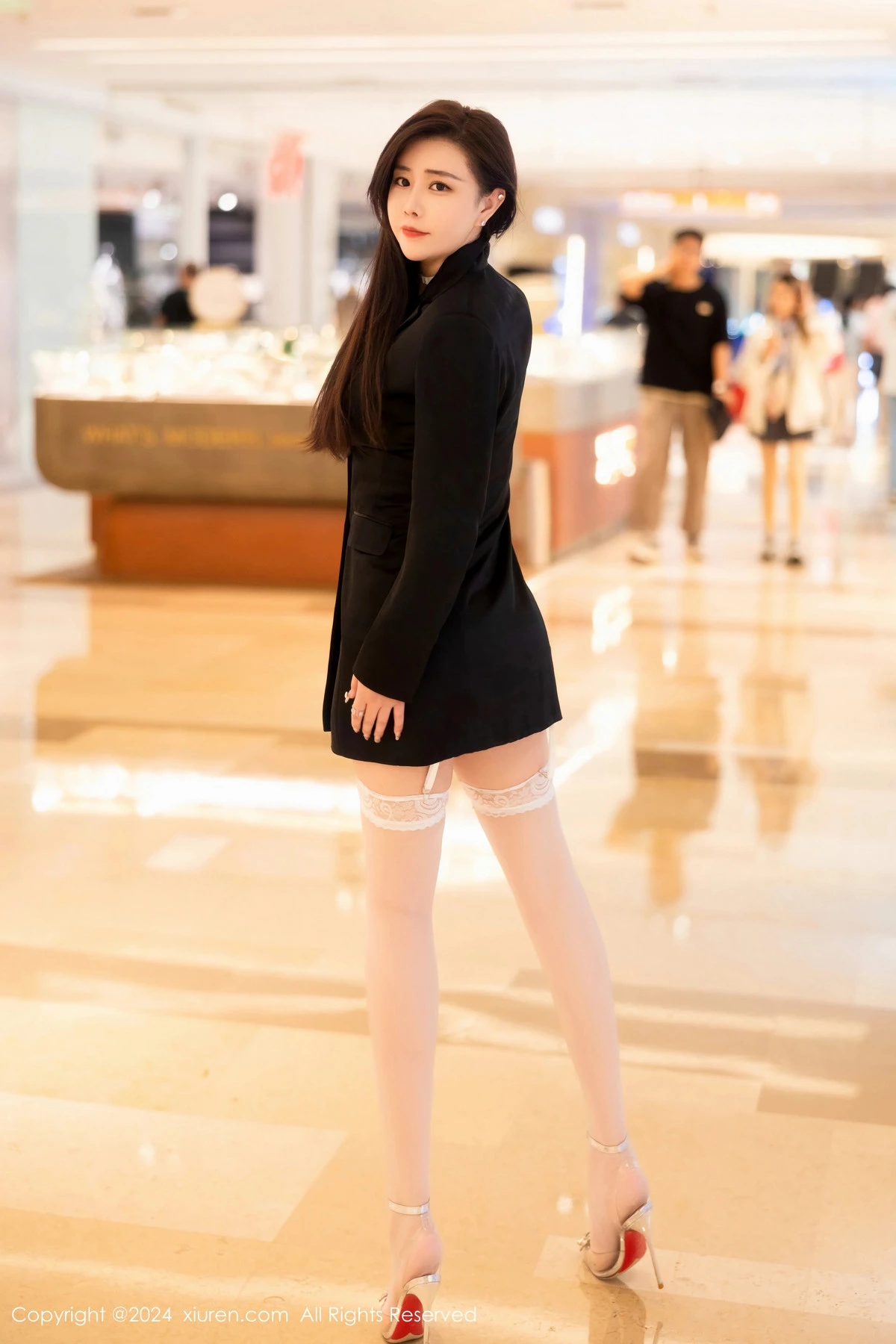 [[XiuRen秀人网]秀人网]No.8642_模特王婉悠Queen性感白色内衣配白丝吊袜秀惹火身材诱惑写真86P