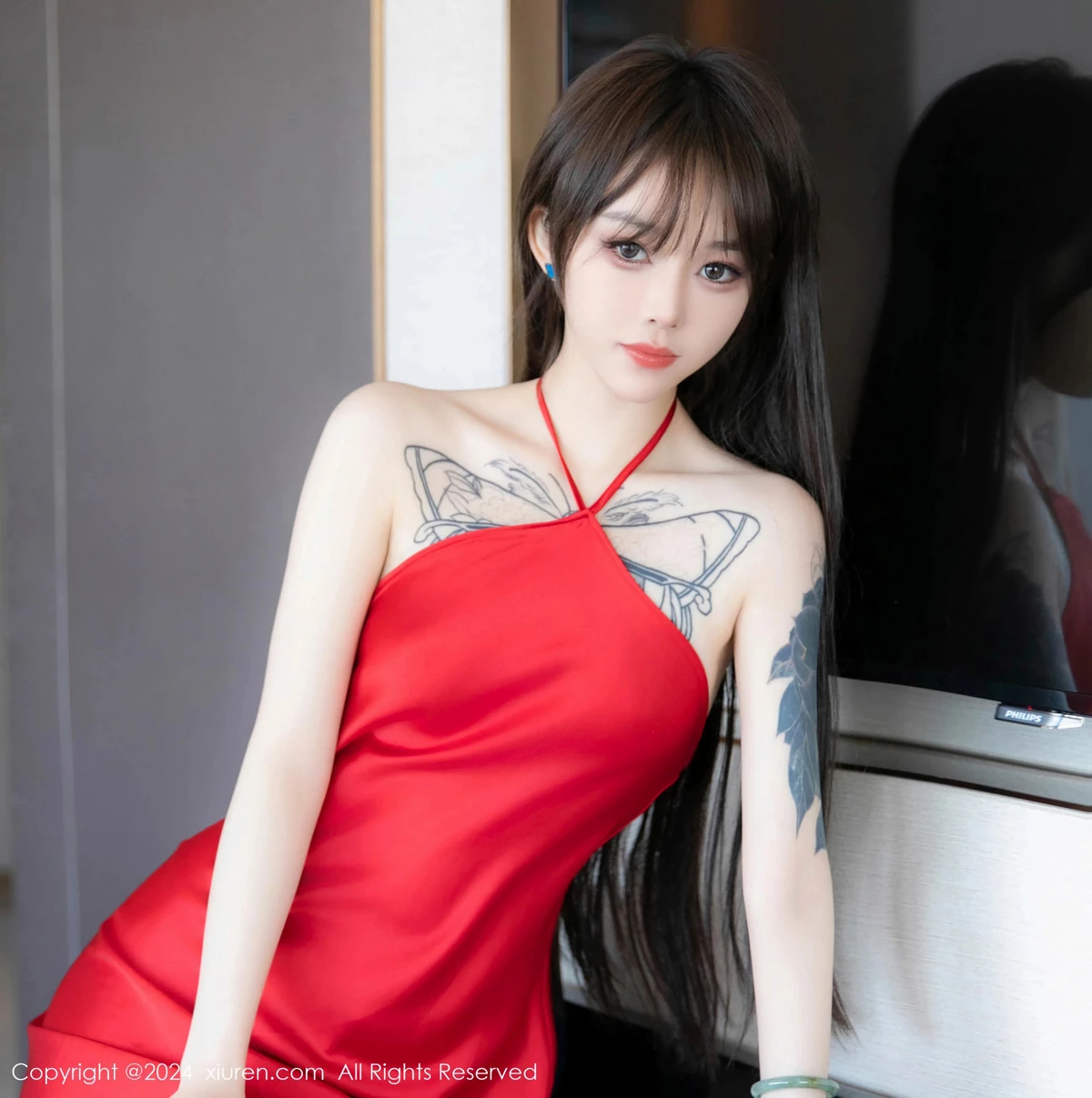 [[XiuRen秀人网]秀人网]No.8630_模特奶瓶性感红色长裙露黑色内衣配超薄黑丝秀曼妙身姿诱惑写真90P