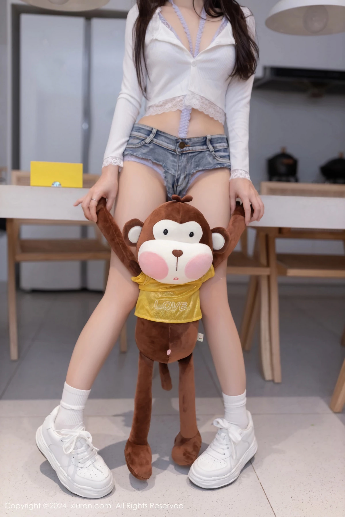 [[XiuRen秀人网]秀人网]No.8639_模特鱼子酱Fish性感白色短T配紫色情趣内衣秀曼妙身姿诱惑写真80P