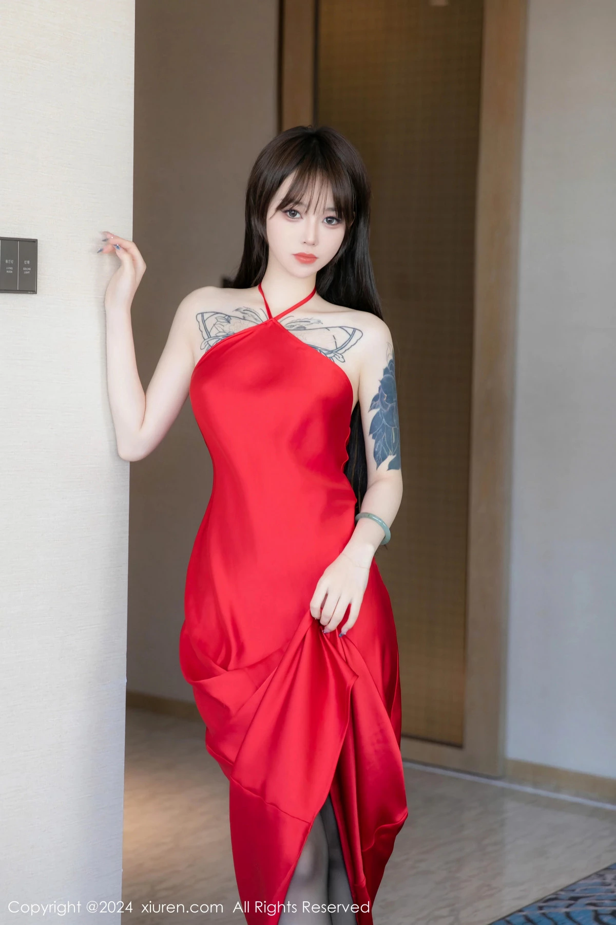 [[XiuRen秀人网]秀人网]No.8630_模特奶瓶性感红色长裙露黑色内衣配超薄黑丝秀曼妙身姿诱惑写真90P