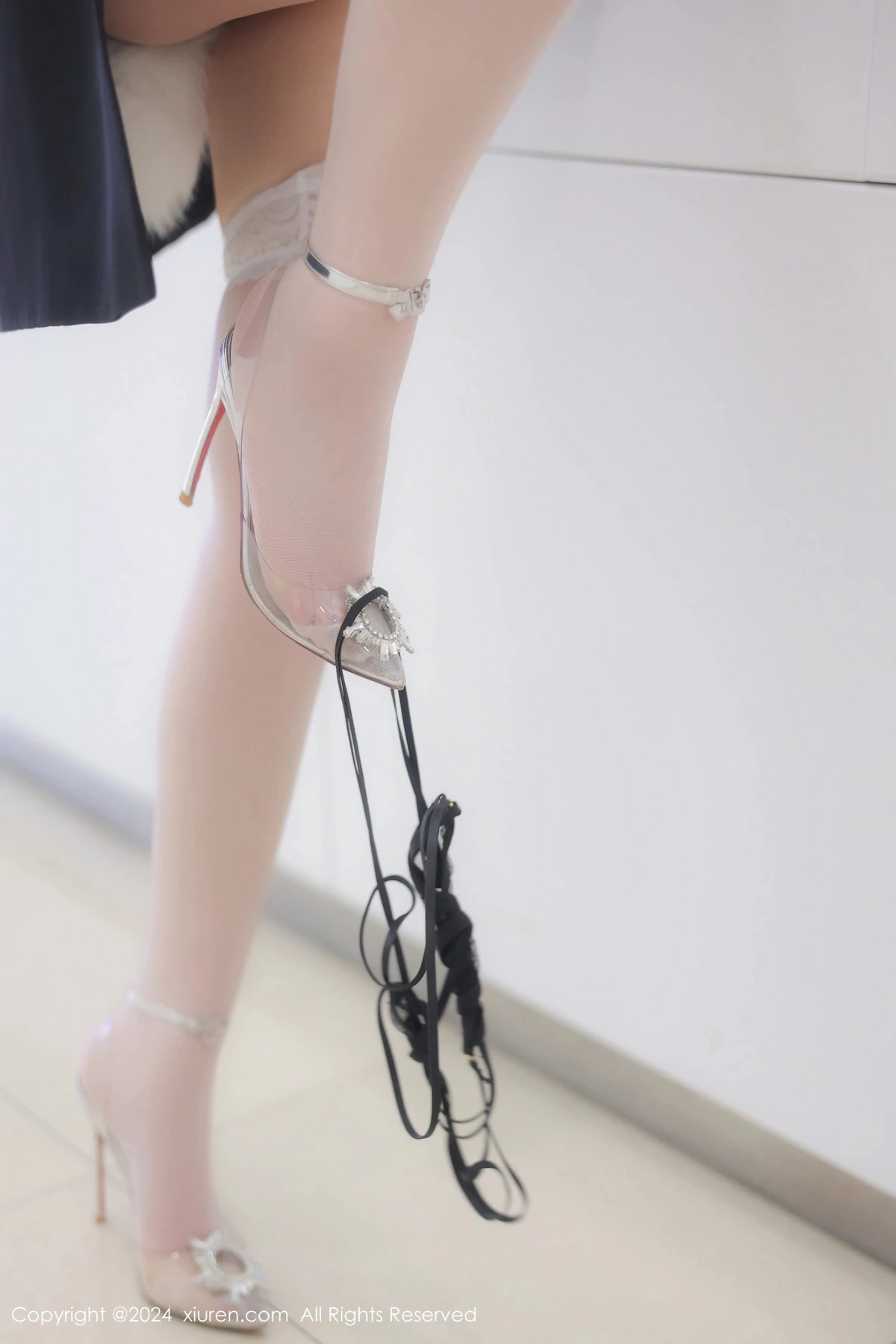 [[XiuRen秀人网]秀人网]No.8642_模特王婉悠Queen性感白色内衣配白丝吊袜秀惹火身材诱惑写真86P