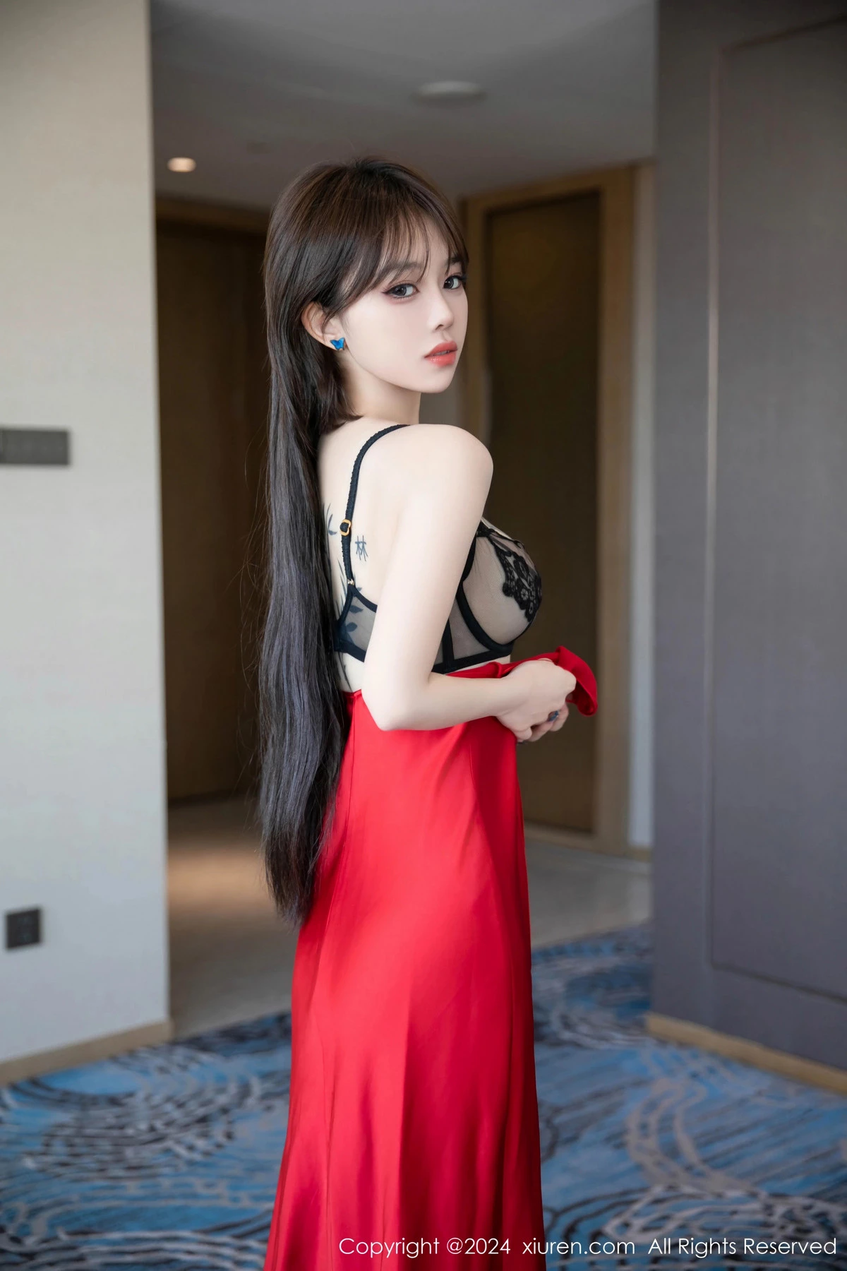 [[XiuRen秀人网]秀人网]No.8630_模特奶瓶性感红色长裙露黑色内衣配超薄黑丝秀曼妙身姿诱惑写真90P