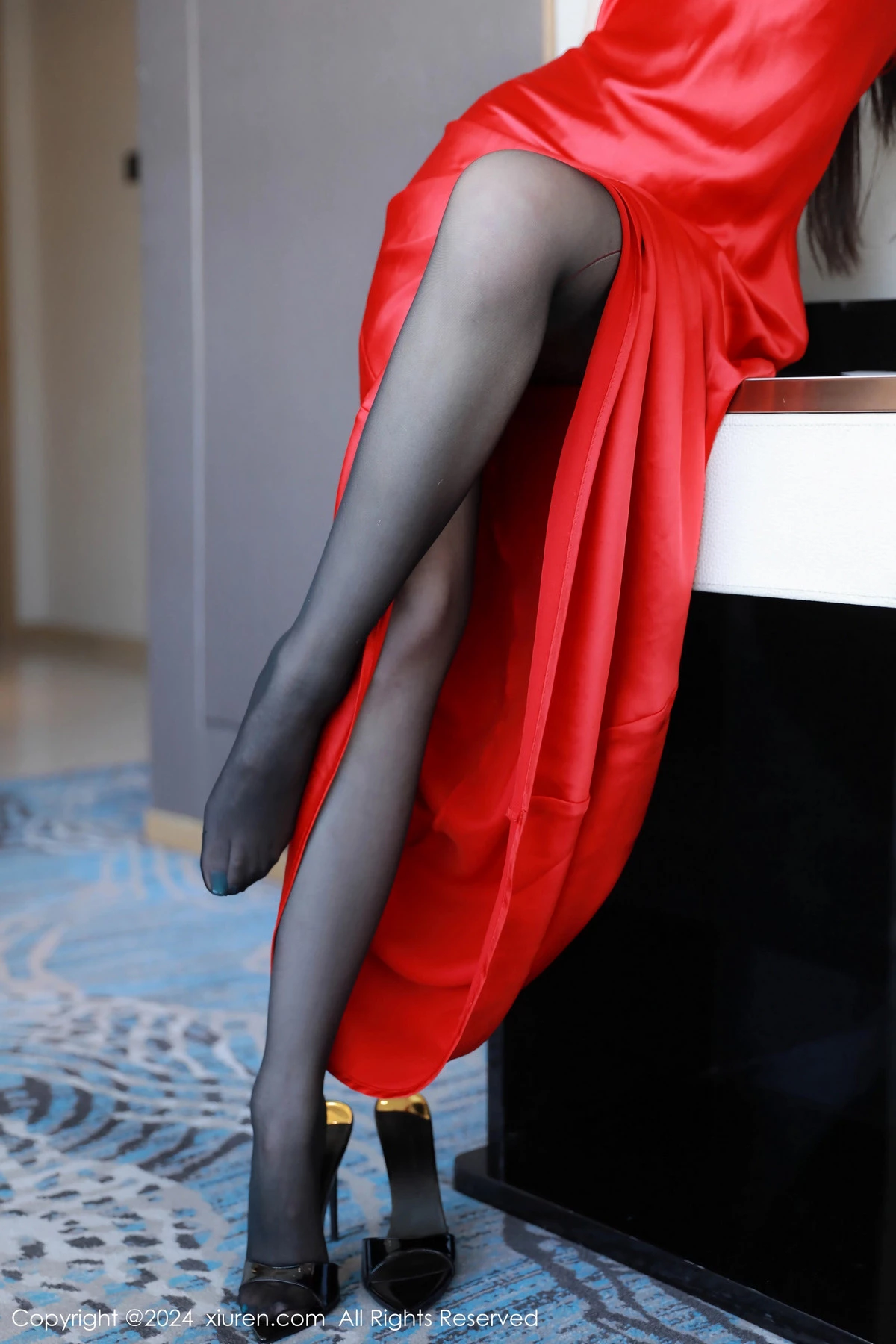 [[XiuRen秀人网]秀人网]No.8630_模特奶瓶性感红色长裙露黑色内衣配超薄黑丝秀曼妙身姿诱惑写真90P