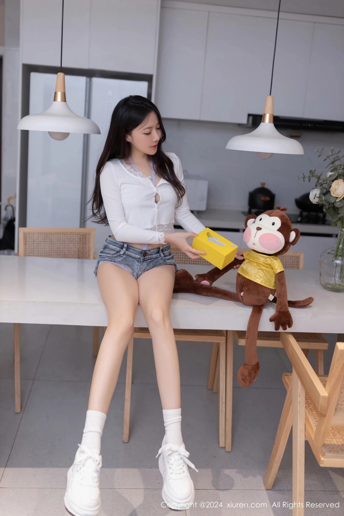 [[XiuRen秀人网]秀人网]No.8639_模特鱼子酱Fish性感白色短T配紫色情趣内衣秀曼妙身姿诱惑写真80P