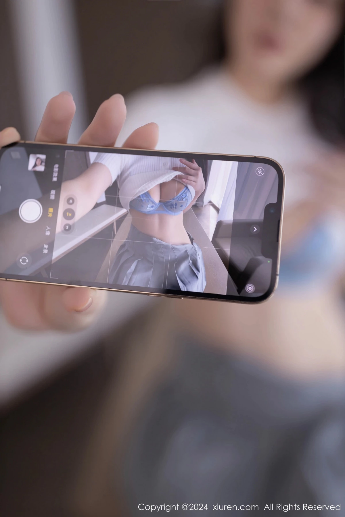 [[XiuRen秀人网]秀人网]No.8649_模特安然anran性感白色上衣配灰色短裙露蕾丝内衣撩人诱惑写真80P