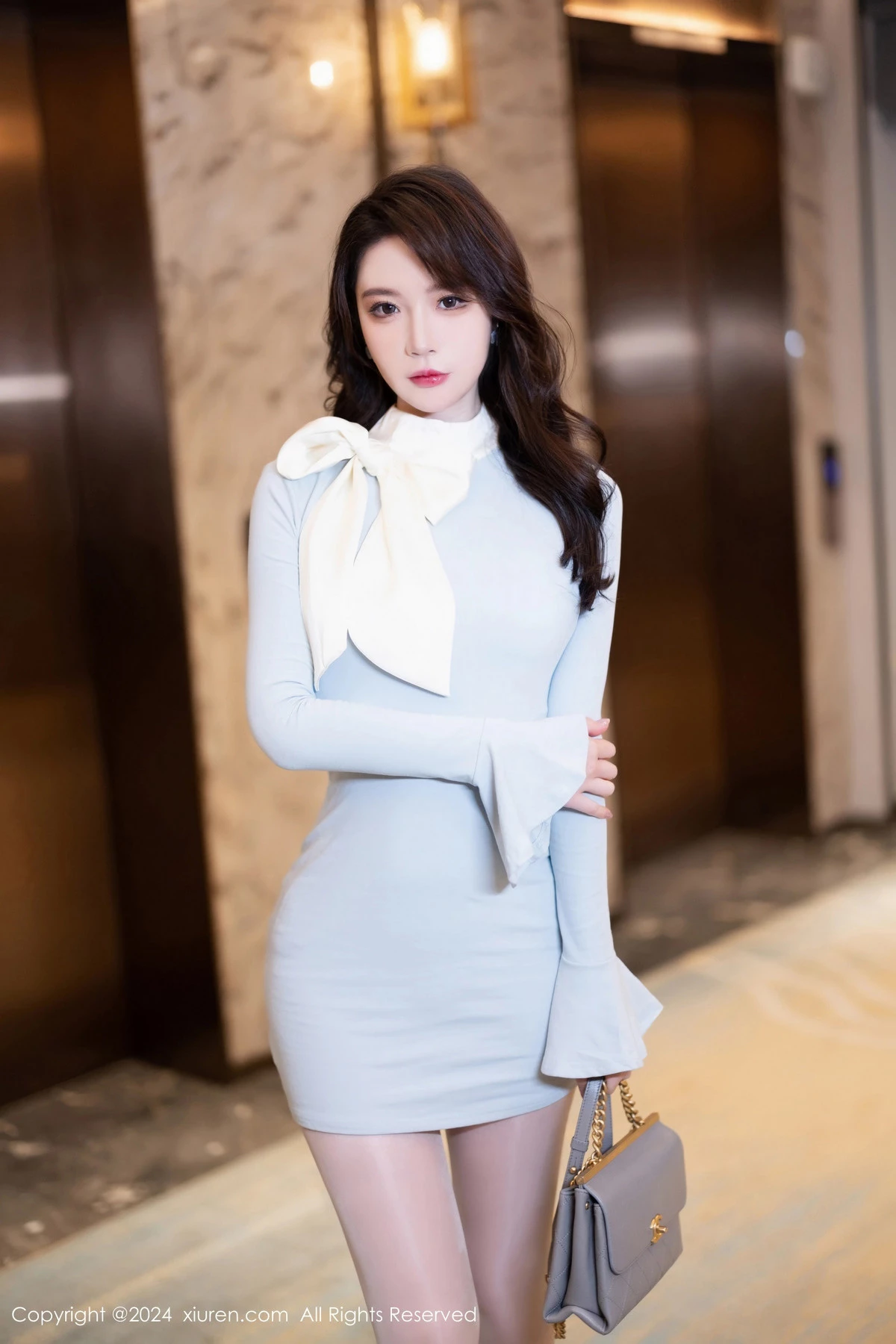 [[XiuRen秀人网]秀人网]No.8643_模特梦心玥性感浅蓝色连衣短裙配闪亮白丝秀高挑身材诱惑写真91P