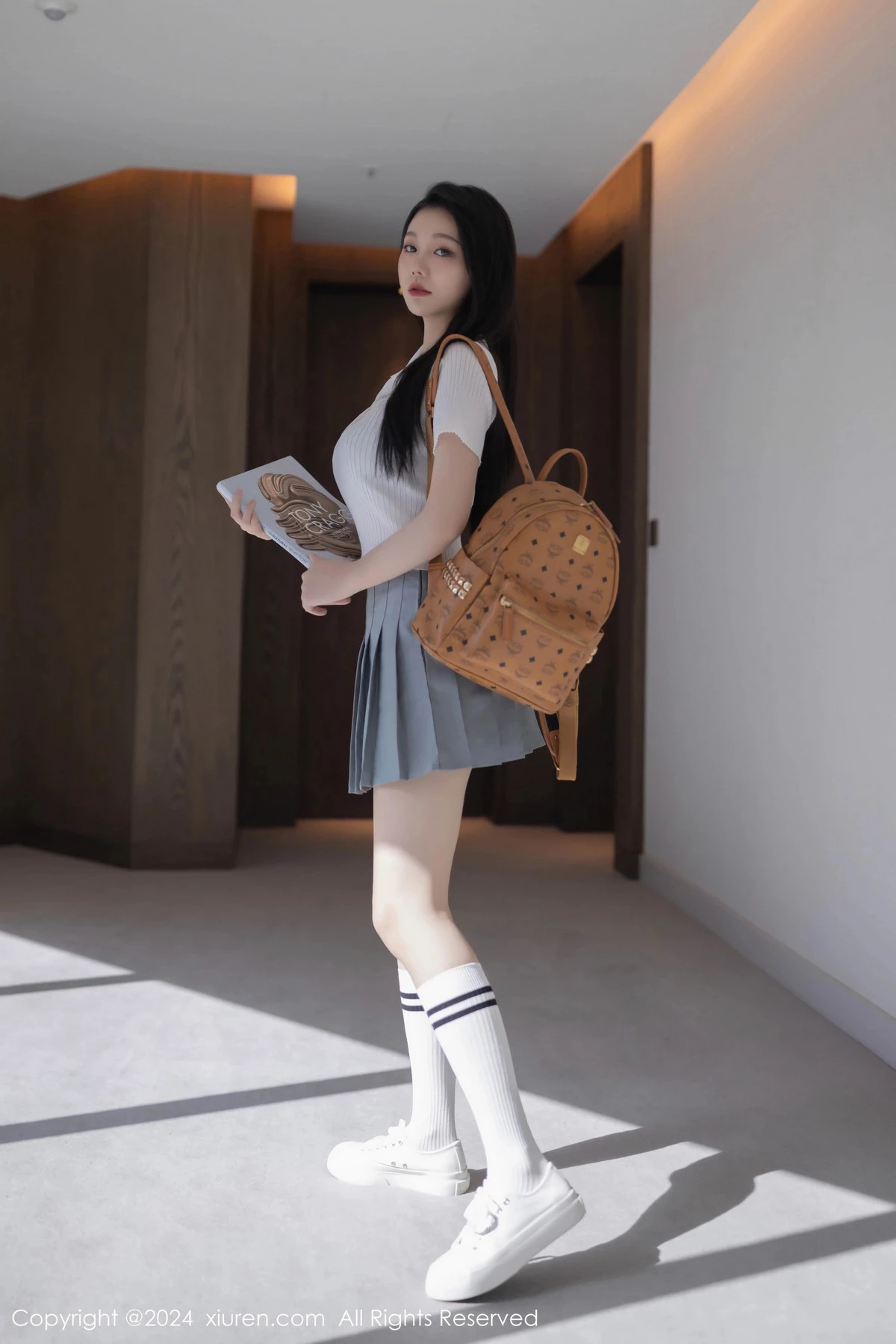 [[XiuRen秀人网]秀人网]No.8649_模特安然anran性感白色上衣配灰色短裙露蕾丝内衣撩人诱惑写真80P