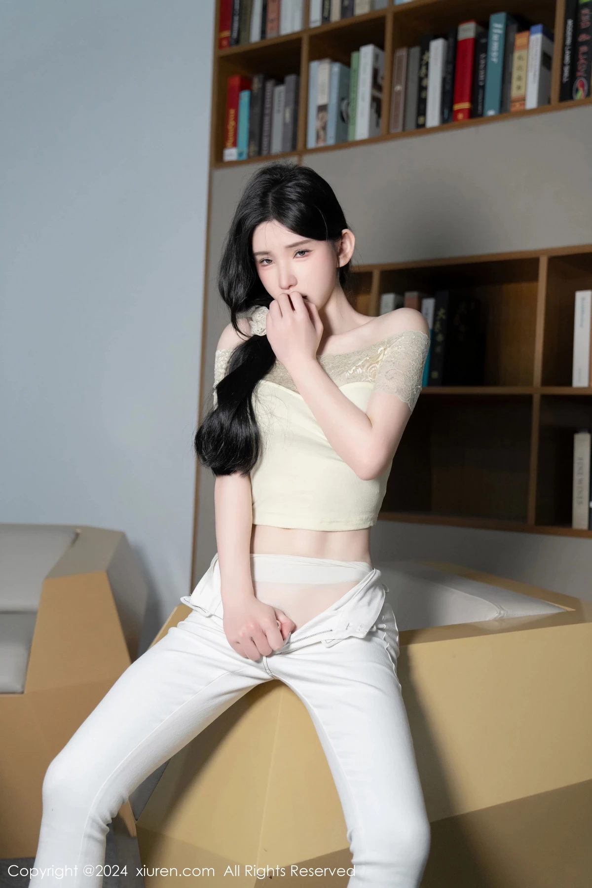 [[XiuRen秀人网]秀人网]No.8633_女神周于希Sally图书馆场景白色长裤露超薄肉丝秀美腿诱惑写真91P