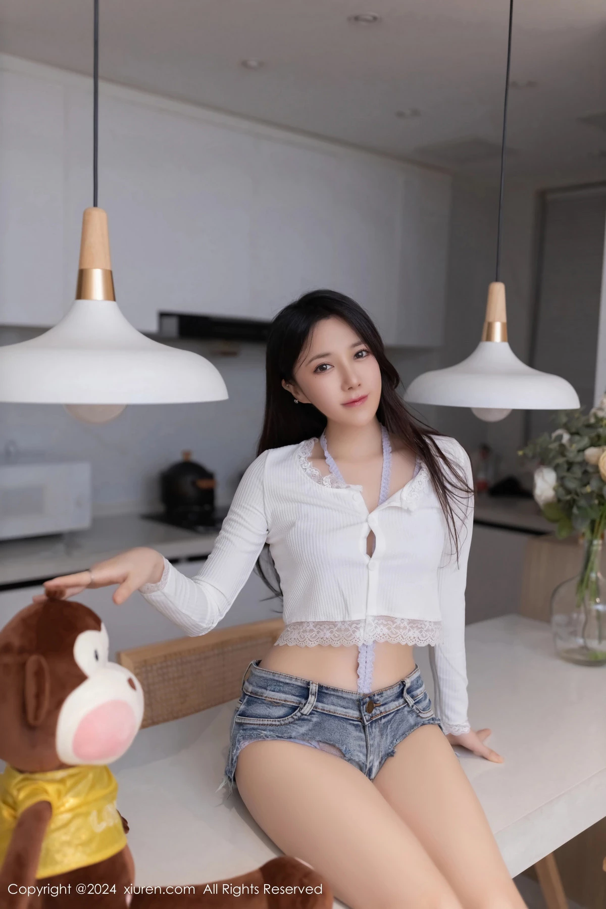 [[XiuRen秀人网]秀人网]No.8639_模特鱼子酱Fish性感白色短T配紫色情趣内衣秀曼妙身姿诱惑写真80P