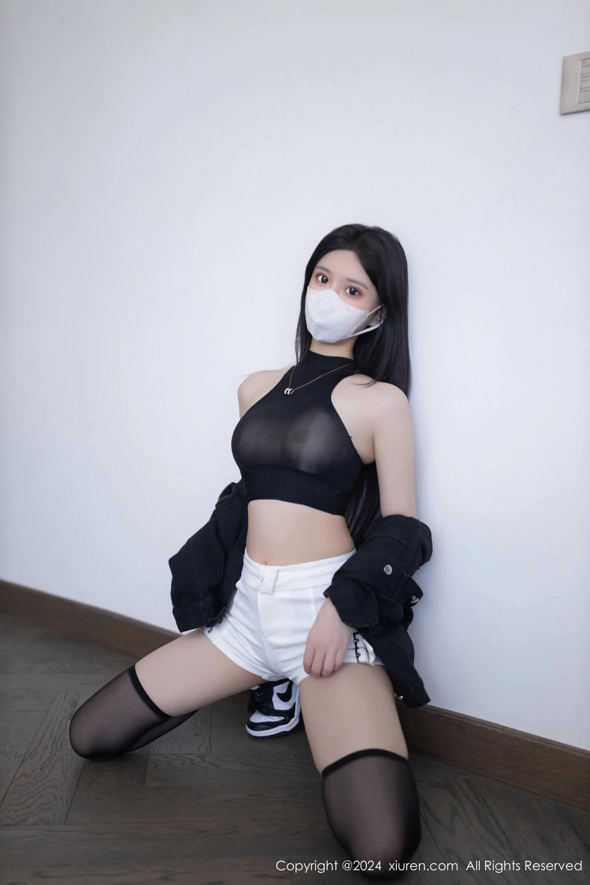 [[XiuRen秀人网]秀人网]No.8636_模特幼幼黑色外衣露性感黑色轻透内衣配黑丝袜秀美腿诱惑写真80P