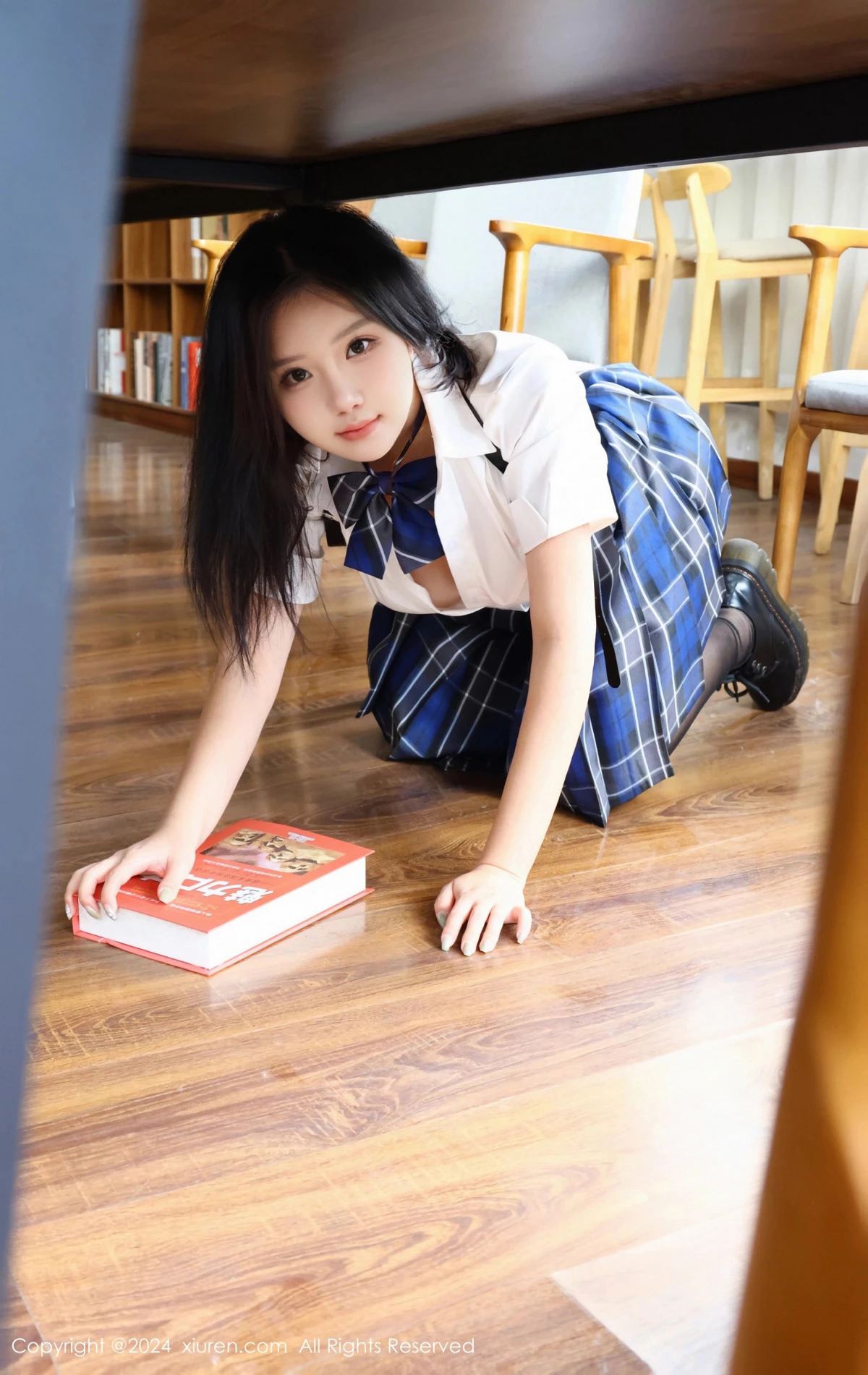 [[XiuRen秀人网]秀人网]No.8637_模特小薯条nienie图书馆场景JK制服配黑丝袜秀完美身材诱惑写真80P