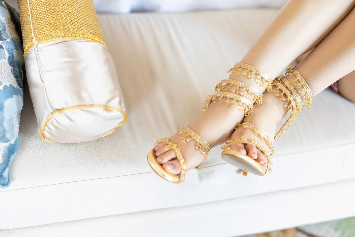 [YouMi尤蜜荟]Vol.1070_模特允爾居家性感紫色露肩连衣短裙配凉高跟秀丰满身材诱惑写真69P