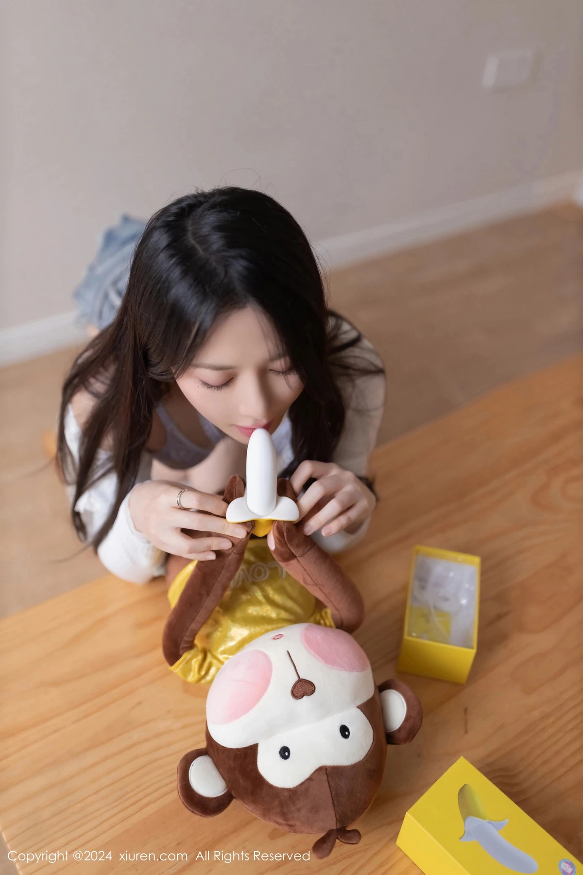 [[XiuRen秀人网]秀人网]No.8639_模特鱼子酱Fish性感白色短T配紫色情趣内衣秀曼妙身姿诱惑写真80P