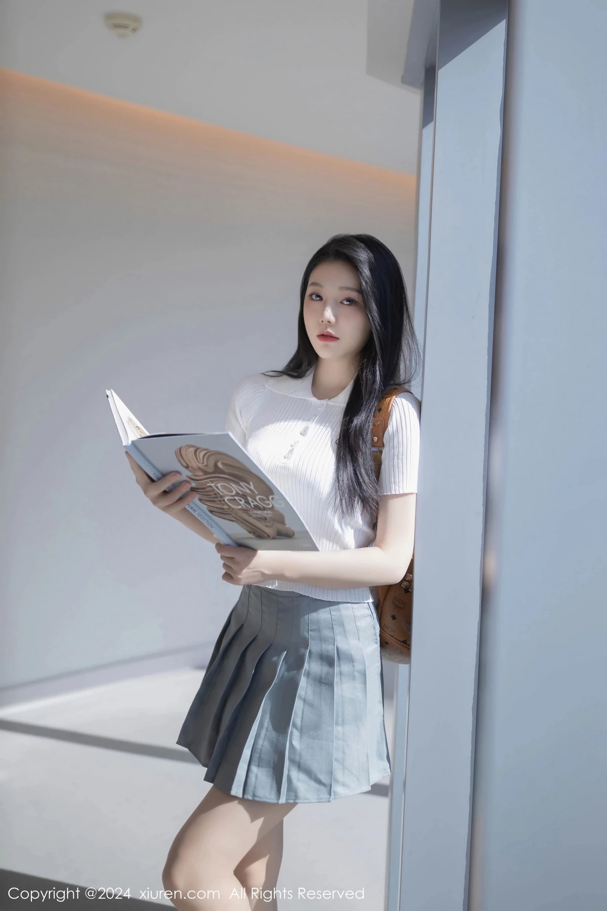 [[XiuRen秀人网]秀人网]No.8649_模特安然anran性感白色上衣配灰色短裙露蕾丝内衣撩人诱惑写真80P