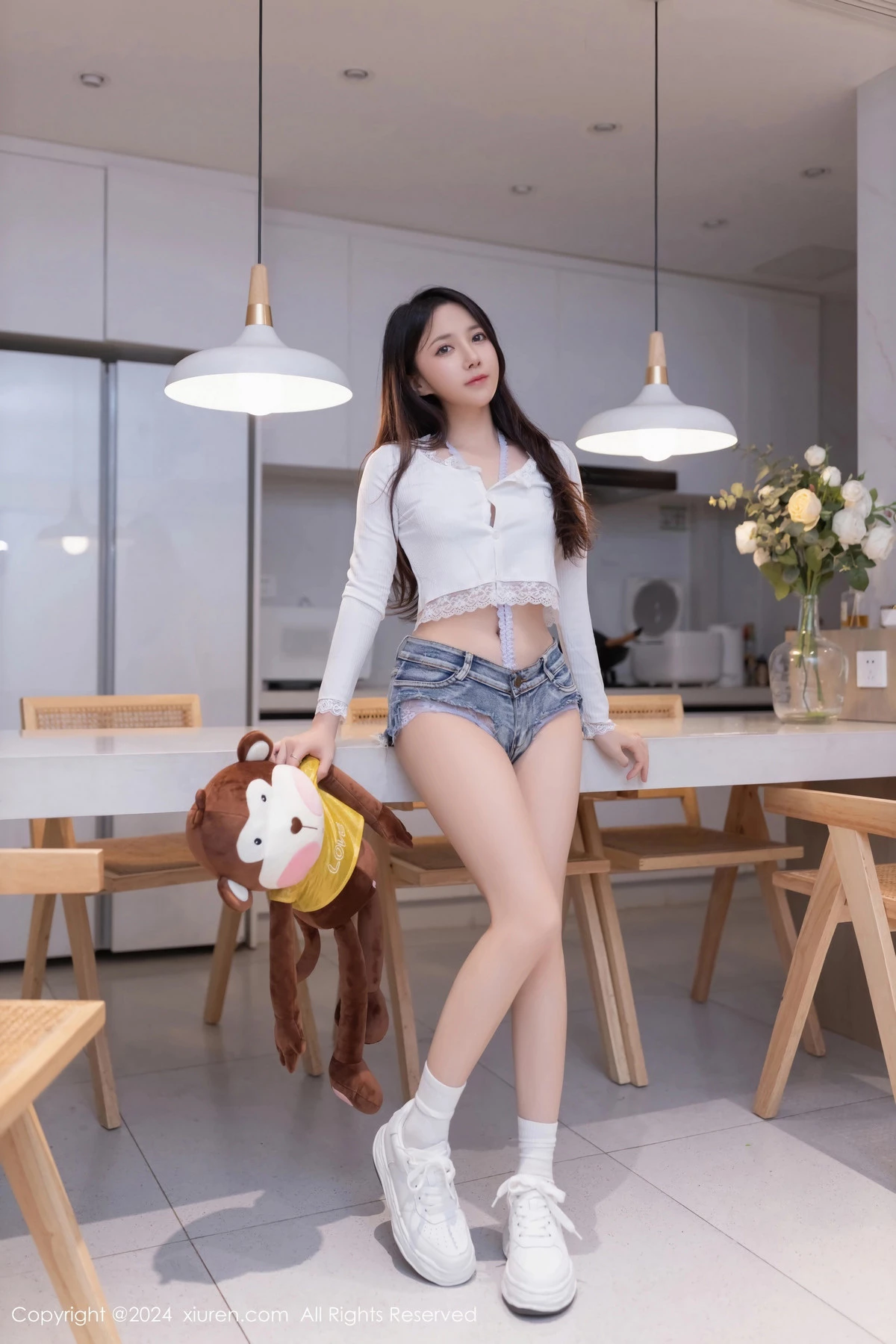 [[XiuRen秀人网]秀人网]No.8639_模特鱼子酱Fish性感白色短T配紫色情趣内衣秀曼妙身姿诱惑写真80P