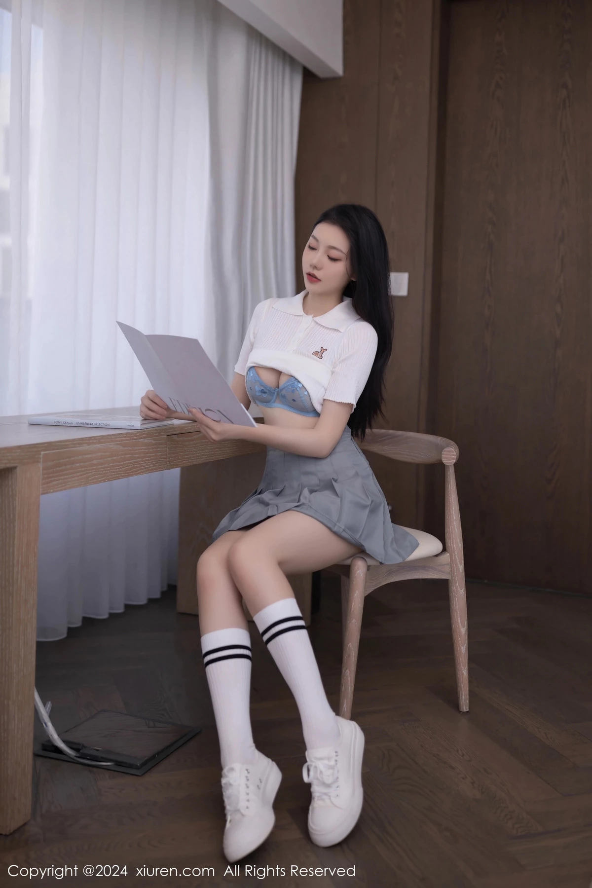 [[XiuRen秀人网]秀人网]No.8649_模特安然anran性感白色上衣配灰色短裙露蕾丝内衣撩人诱惑写真80P