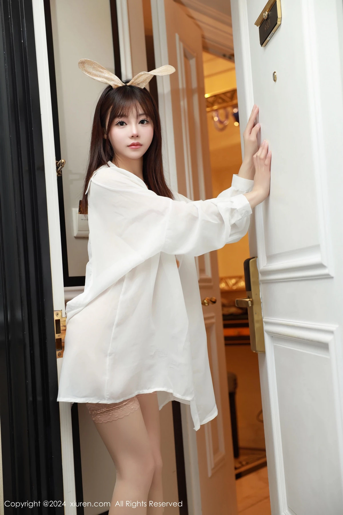 [[XiuRen秀人网]秀人网]No.8645_模特佘贝拉Bella白色外衣露性感肉色连体内衣秀完美身材诱惑写真66P