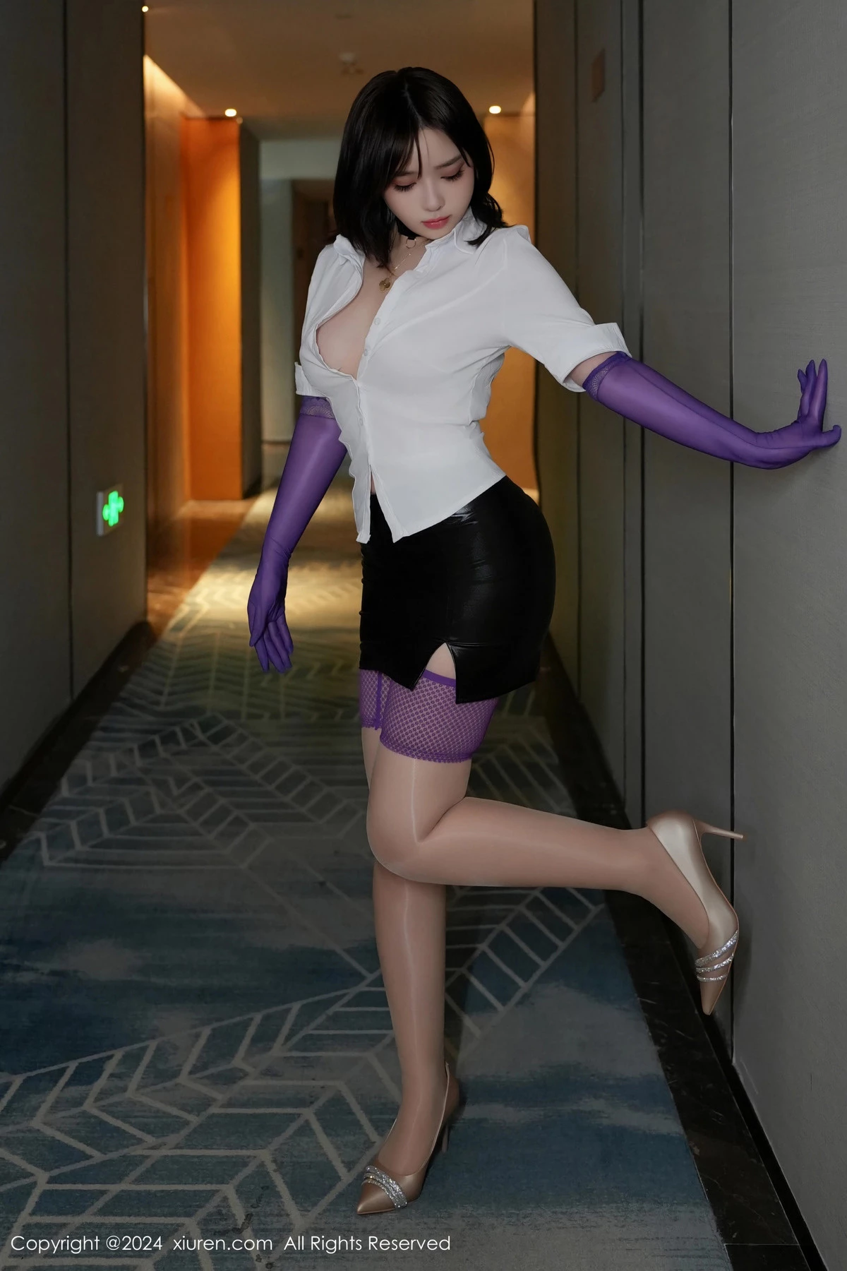 [[XiuRen秀人网]秀人网]No.8640_模特nana豆酱性感白T配黑皮短裙露紫色丝袜秀翘臀美腿诱惑写真87P