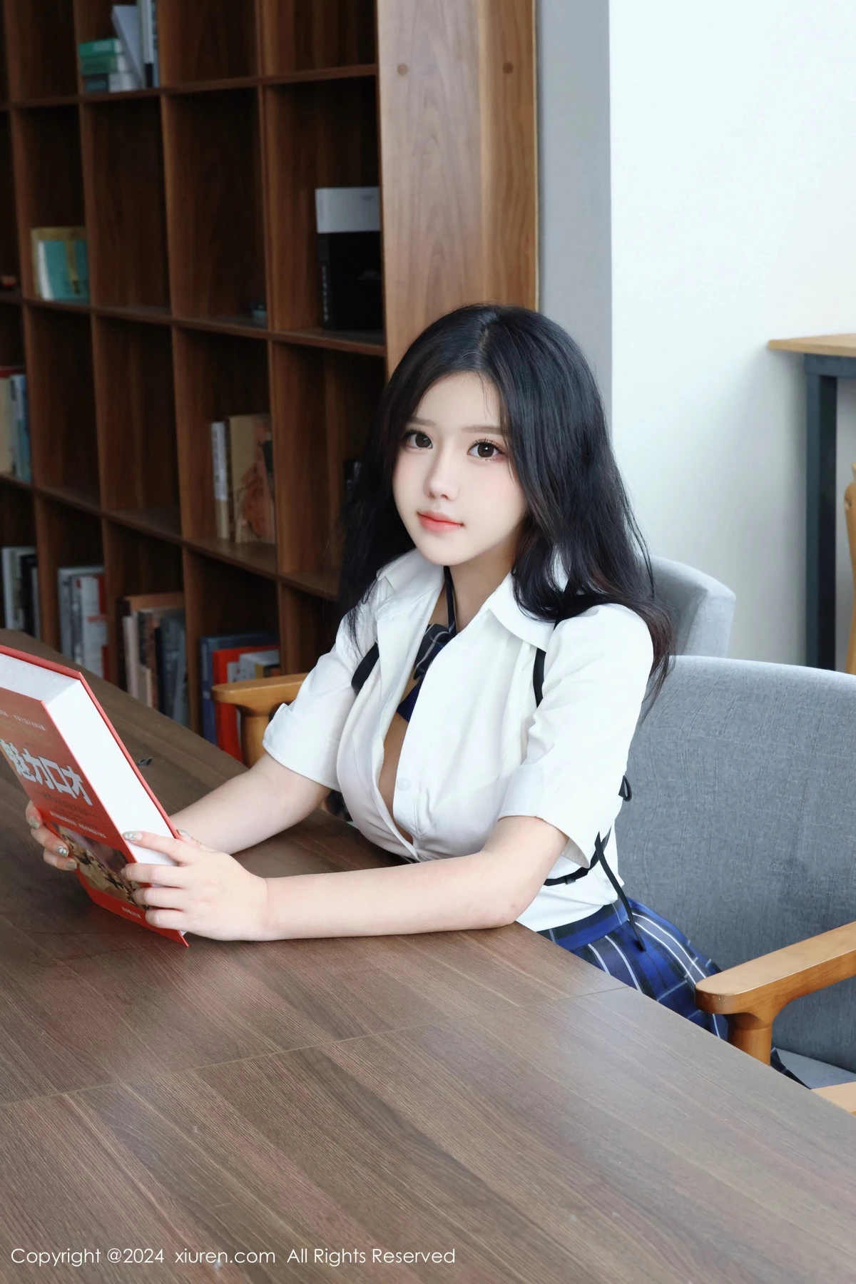 [[XiuRen秀人网]秀人网]No.8637_模特小薯条nienie图书馆场景JK制服配黑丝袜秀完美身材诱惑写真80P