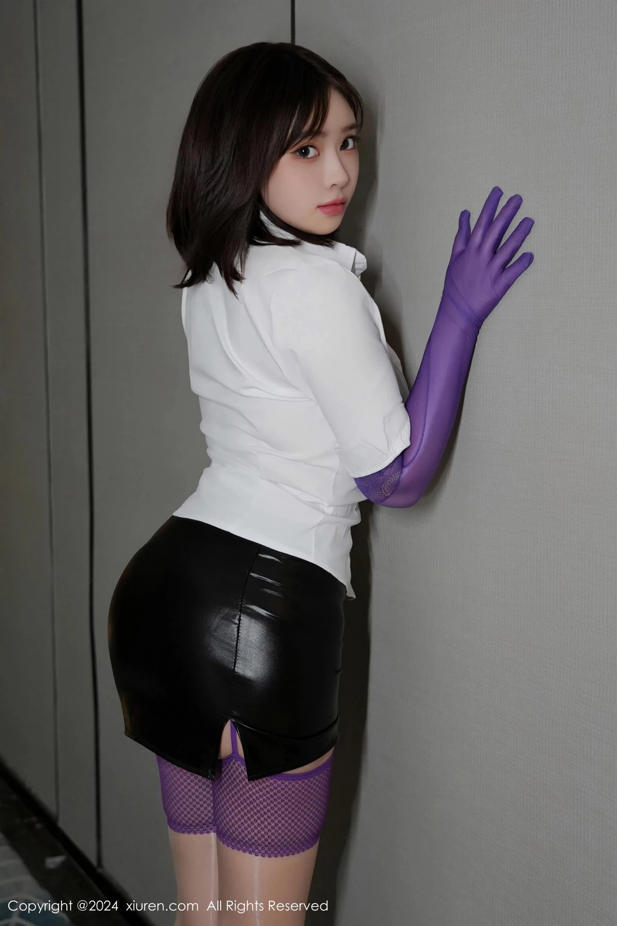 [[XiuRen秀人网]秀人网]No.8640_模特nana豆酱性感白T配黑皮短裙露紫色丝袜秀翘臀美腿诱惑写真87P