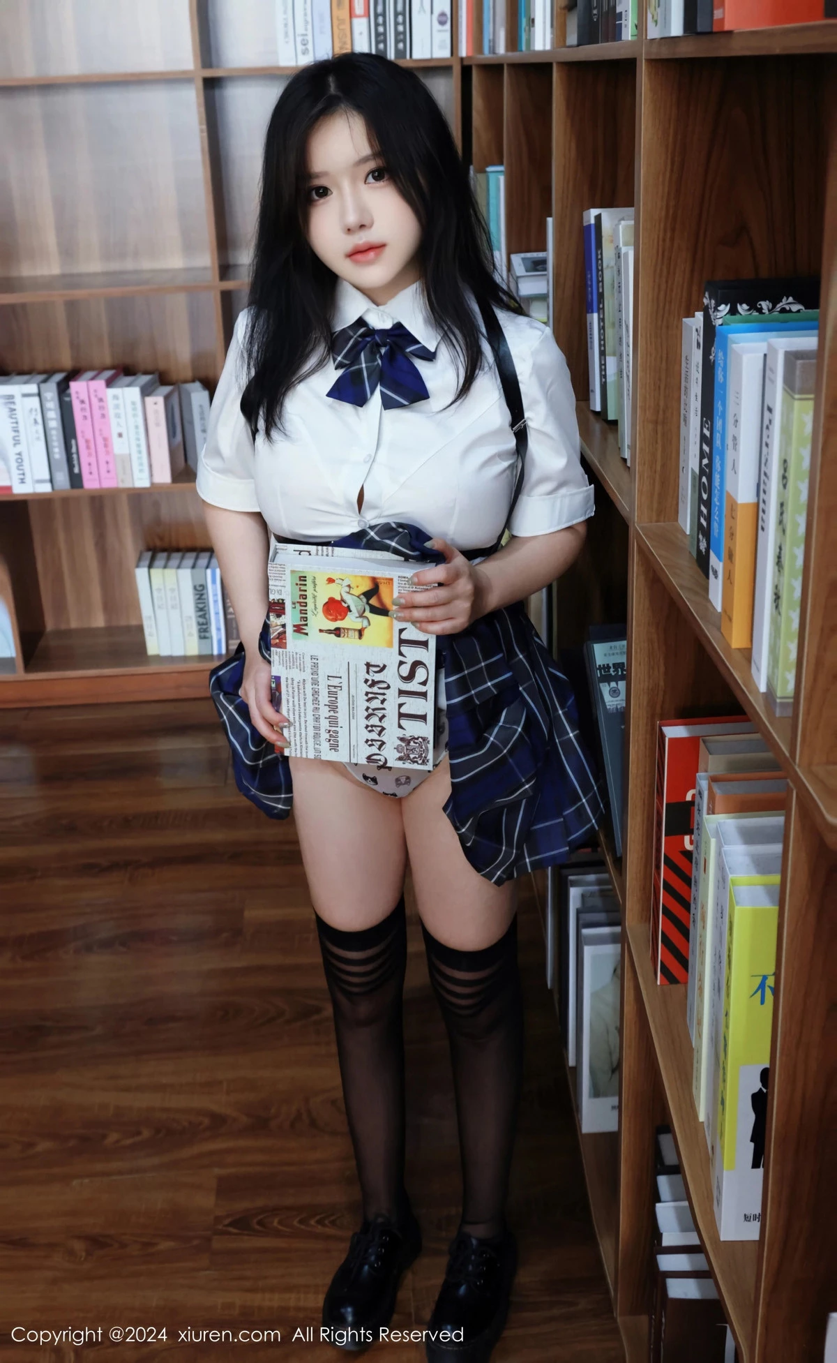 [[XiuRen秀人网]秀人网]No.8637_模特小薯条nienie图书馆场景JK制服配黑丝袜秀完美身材诱惑写真80P