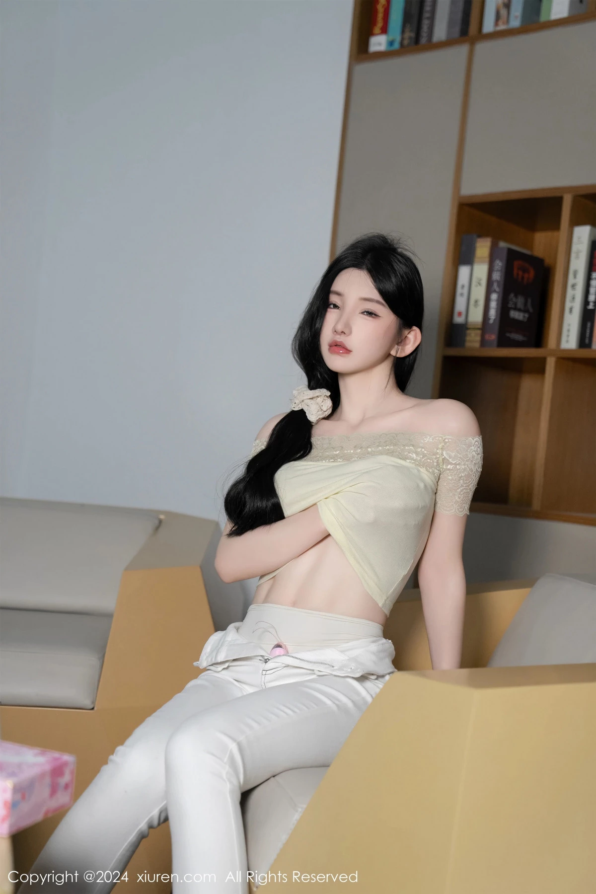 [[XiuRen秀人网]秀人网]No.8633_女神周于希Sally图书馆场景白色长裤露超薄肉丝秀美腿诱惑写真91P