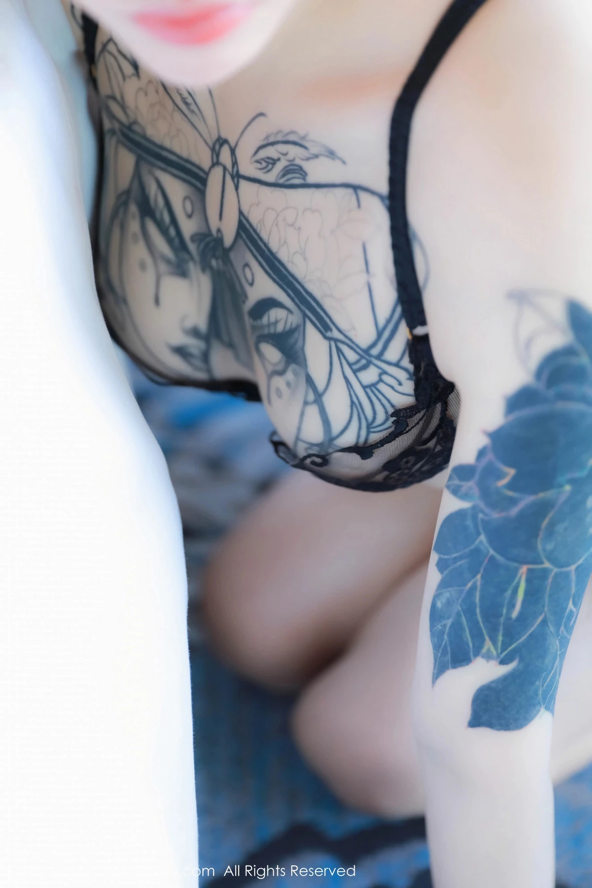 [[XiuRen秀人网]秀人网]No.8630_模特奶瓶性感红色长裙露黑色内衣配超薄黑丝秀曼妙身姿诱惑写真90P