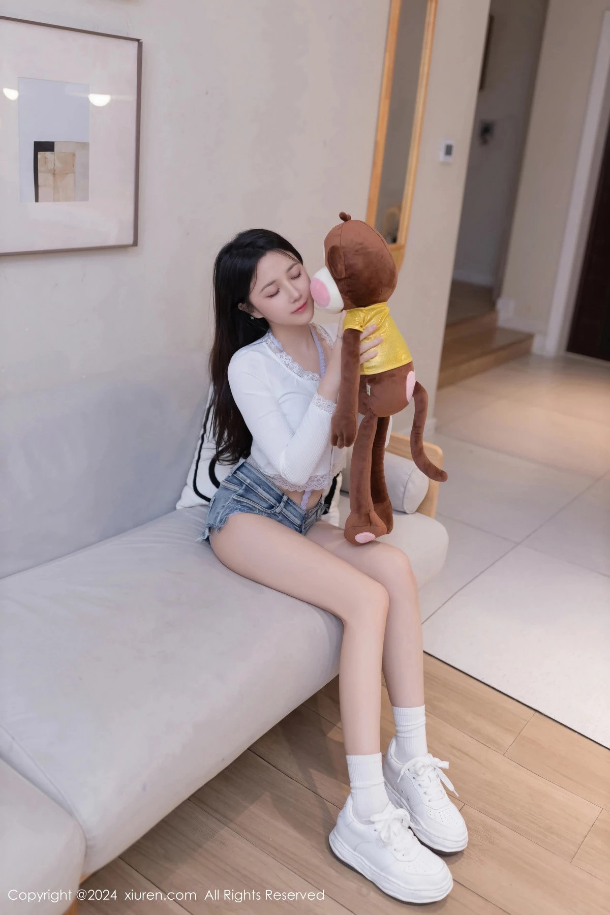 [[XiuRen秀人网]秀人网]No.8639_模特鱼子酱Fish性感白色短T配紫色情趣内衣秀曼妙身姿诱惑写真80P